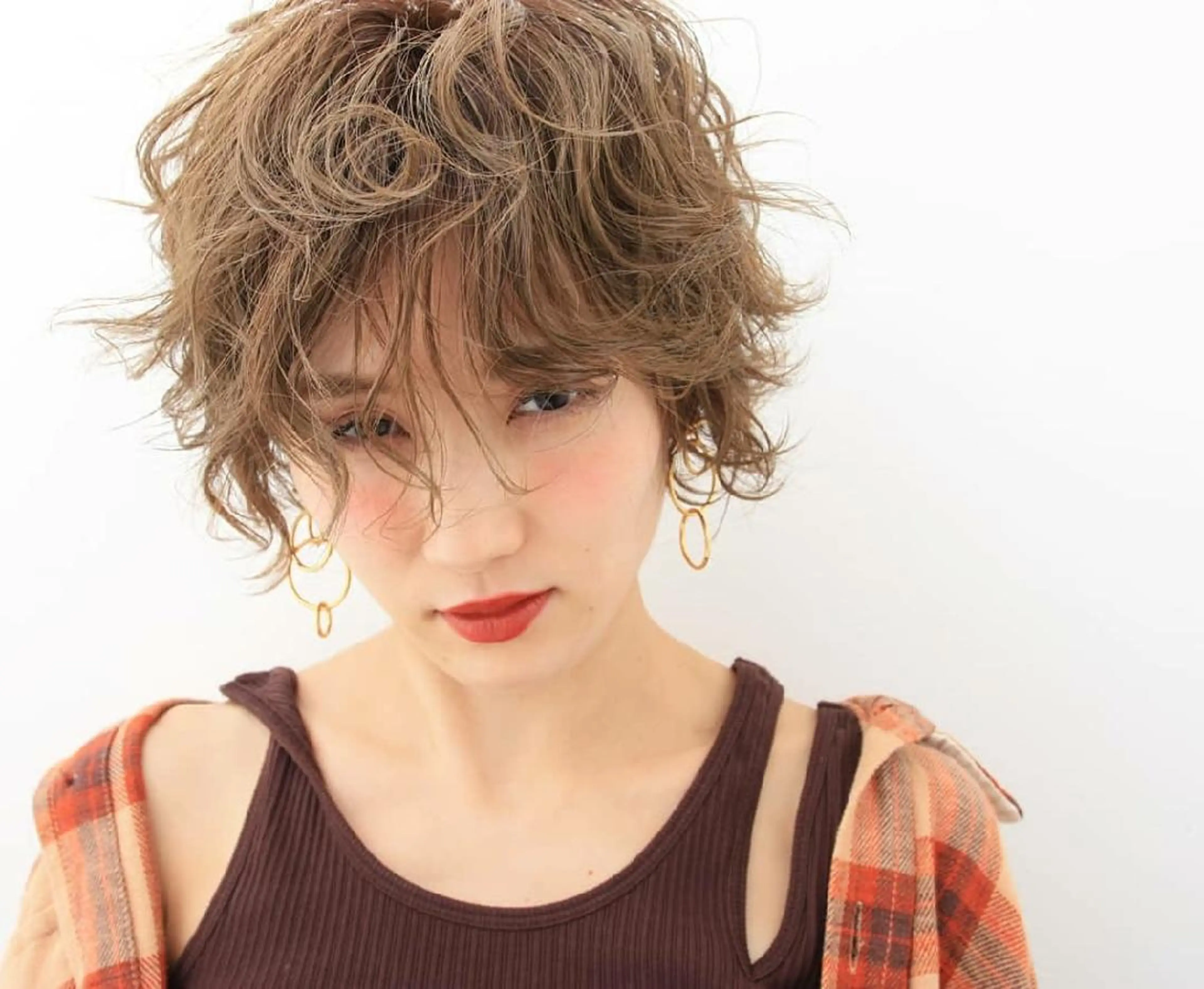 ショート カラー ベージュカラー ブリーチ 新生活応援★半額/ 25歳以下　“内間”のヘアスタイル