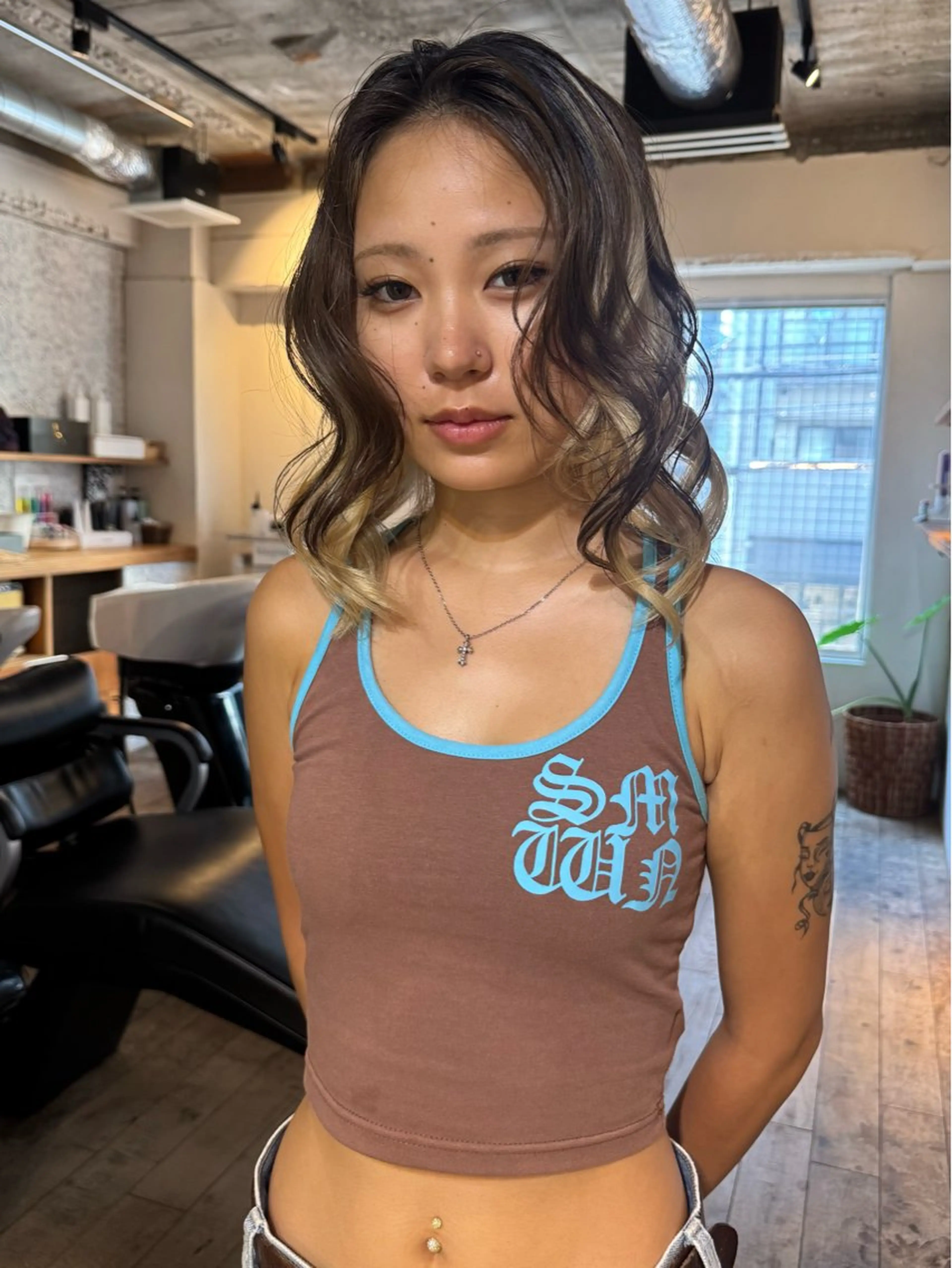 ミディアム カット ヘアカラー AYA 【HIKARIS】のヘアスタイル