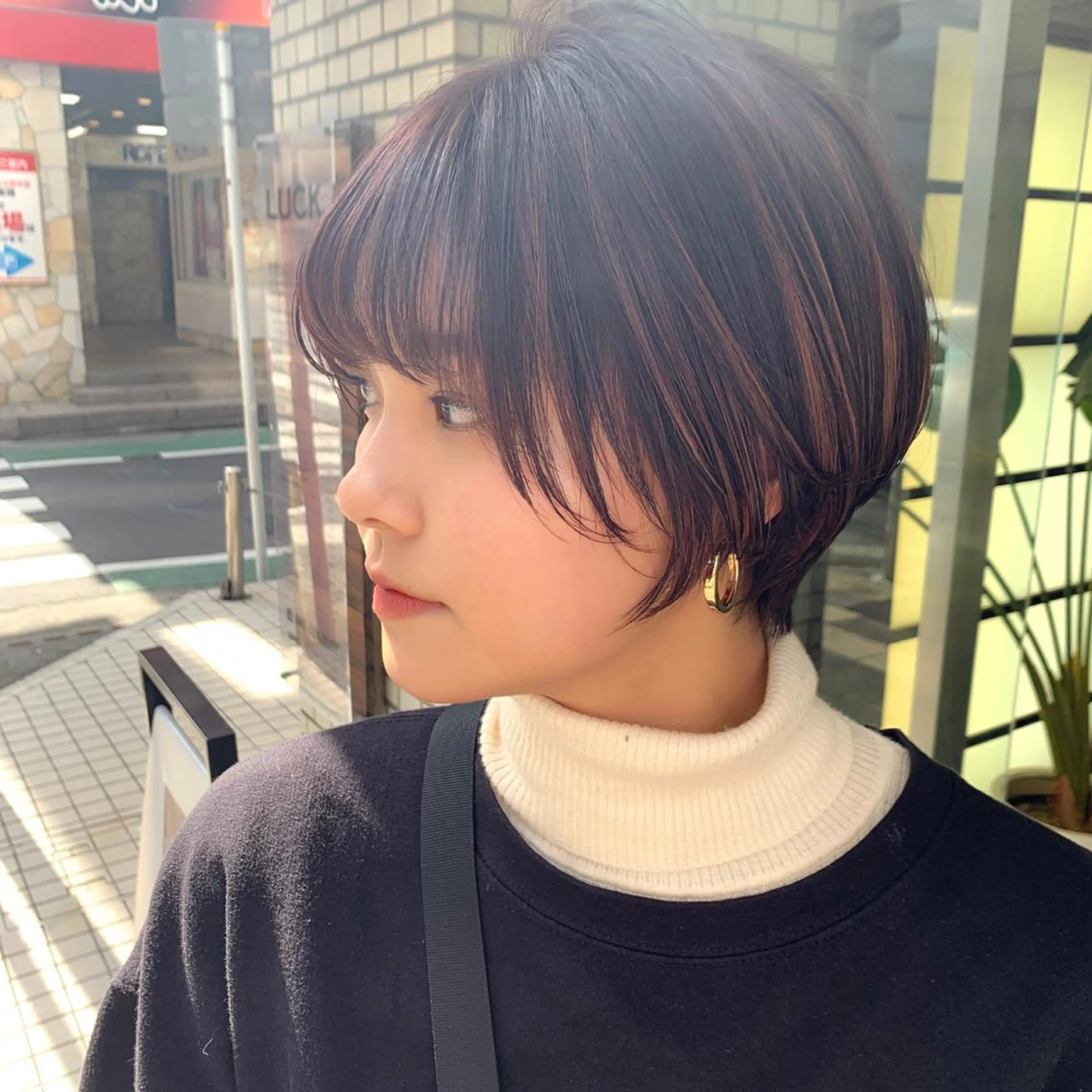 ショート カラー バレイヤージュ ハイライトカラー ハイライト レイヤーカット ショートヘア ヘアカラー circus by KENJE 町田店のヘアスタイル