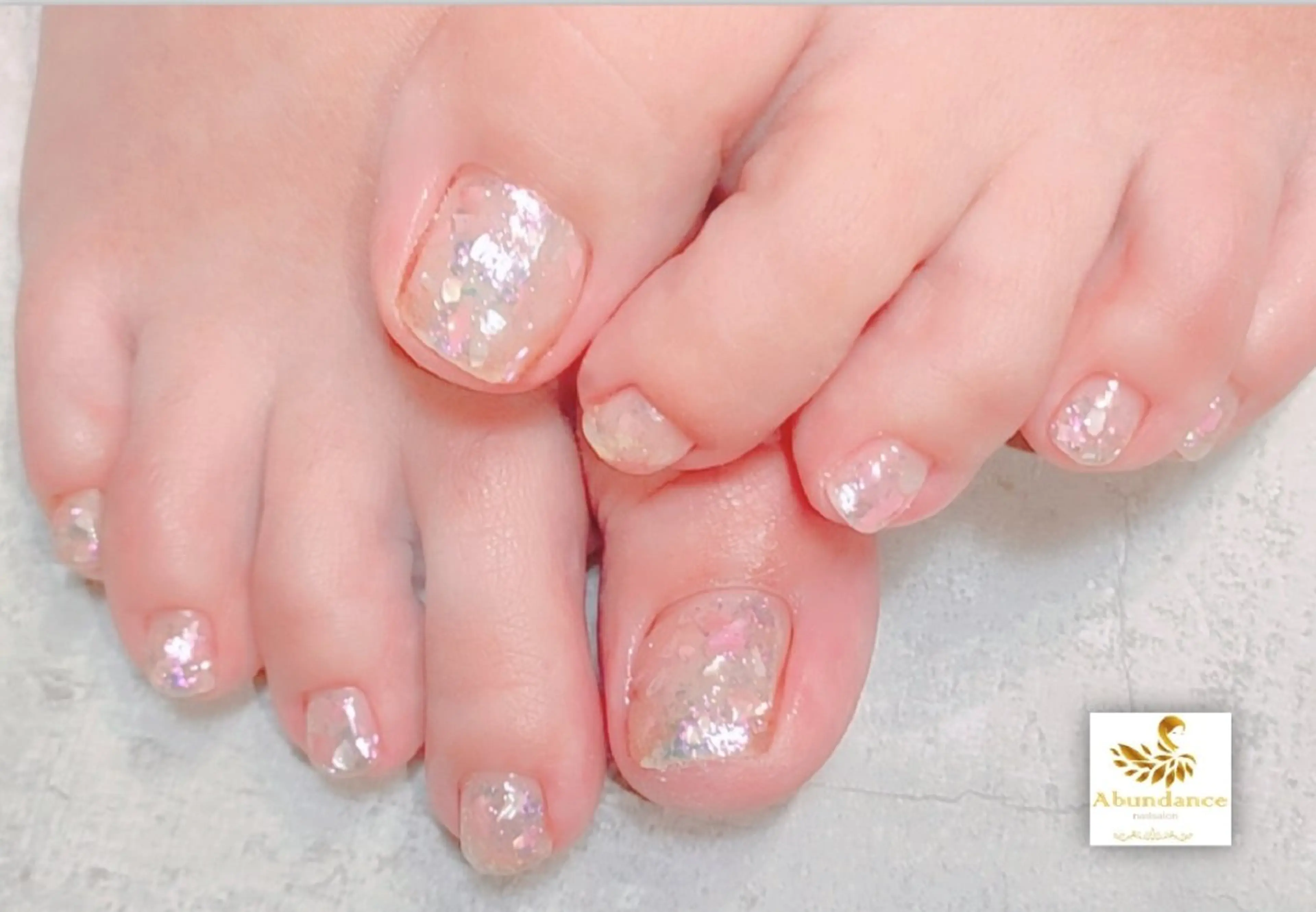 ネイル フットネイル キラキラネイル ラメ(グリッター) フットネイル 完全予約制個室サロン Abundancesのネイルデザイン