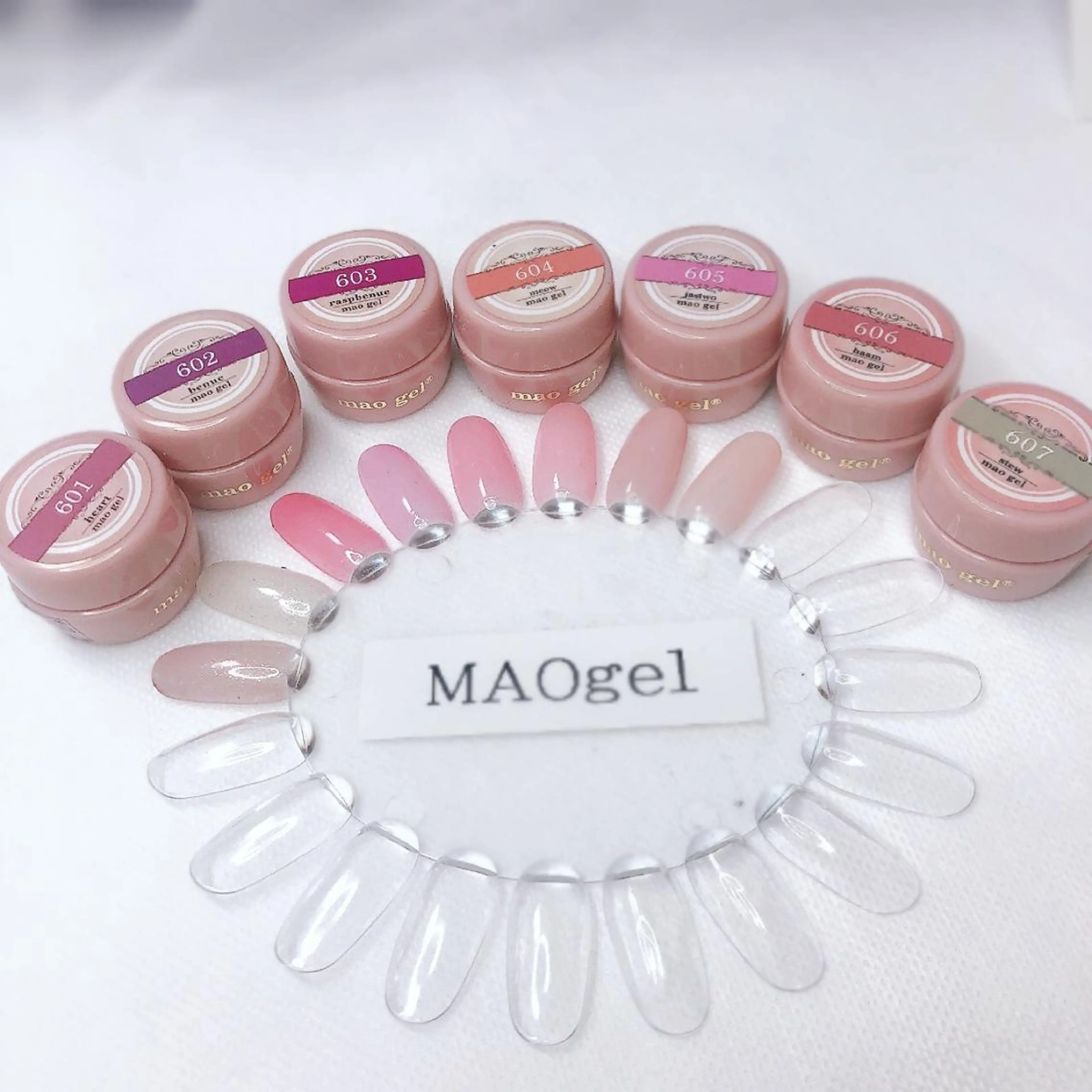 ネイル さゆりネイル&ビューティーサロン所属・古屋 早友里のネイルデザイン