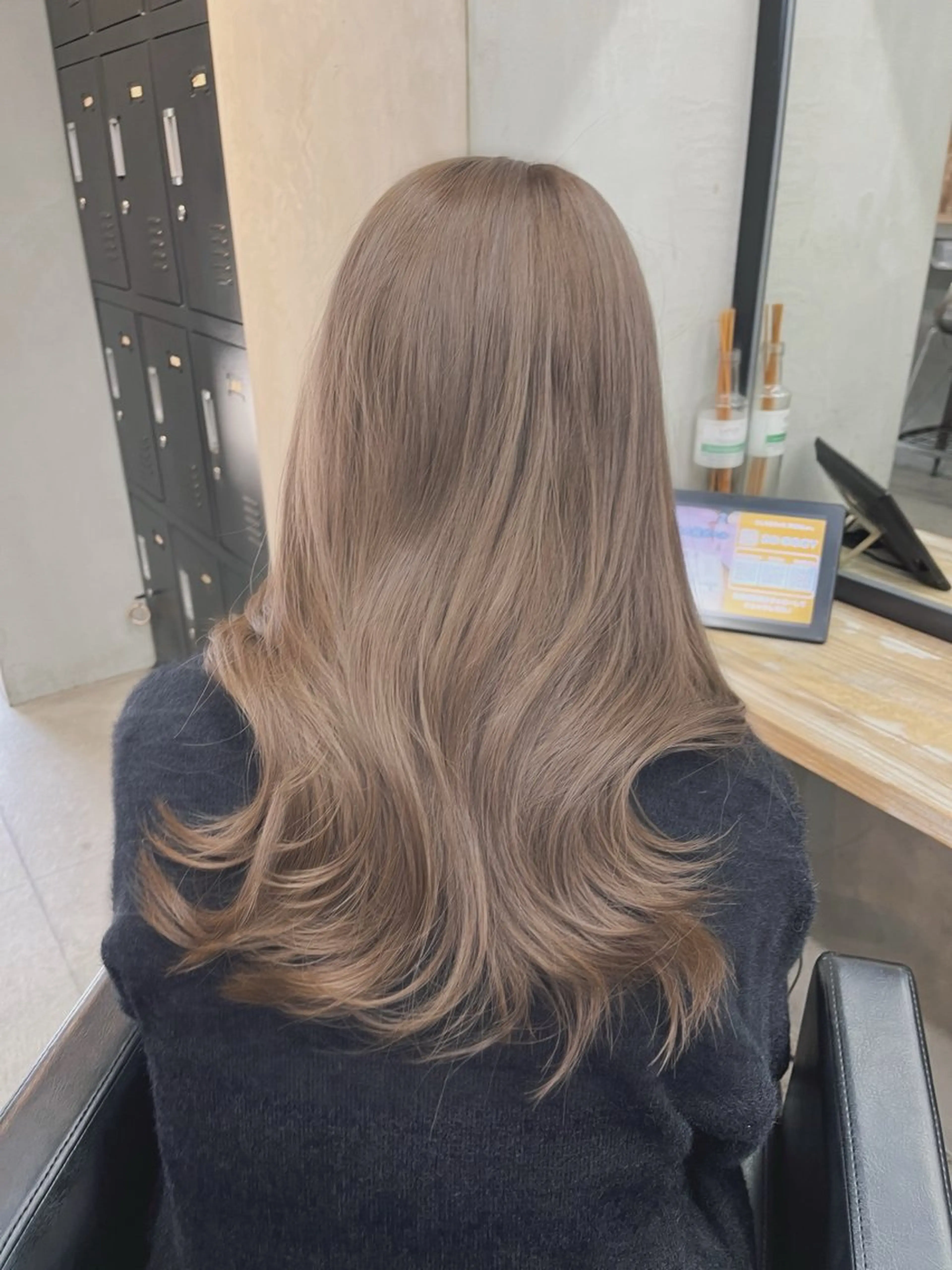 セミロング カラー ヘアアレンジ ベージュカラー 透明感カラー ダブルカラー ミルクティーベージュ くびれヘア カット ヘアカラー トリートメント ヘアセット 韓国ヘア🫧 KAZUTOのヘアスタイル