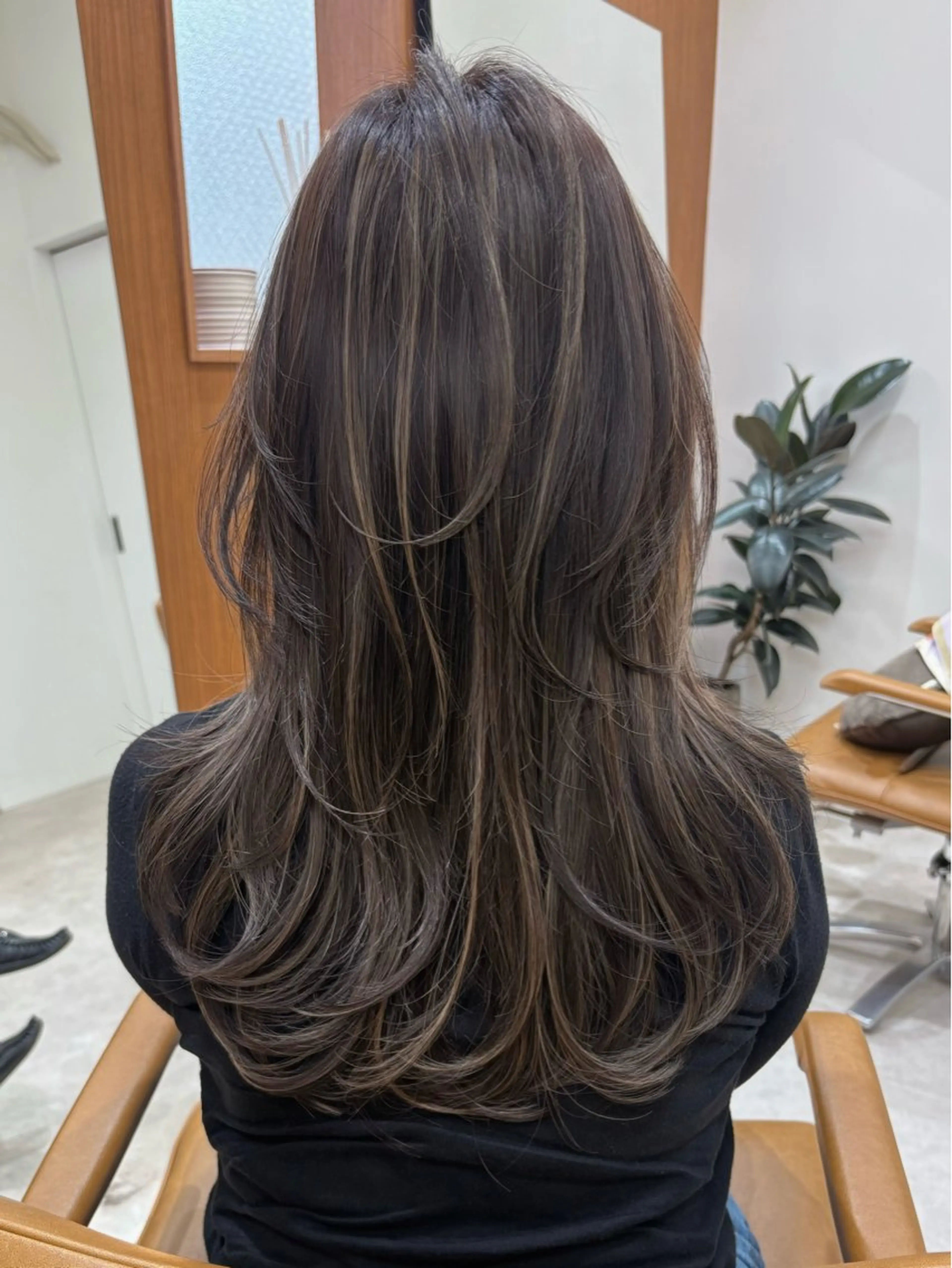 ロング カラー カット ヘアカラー トリートメント 新實 ゆりあのヘアスタイル
