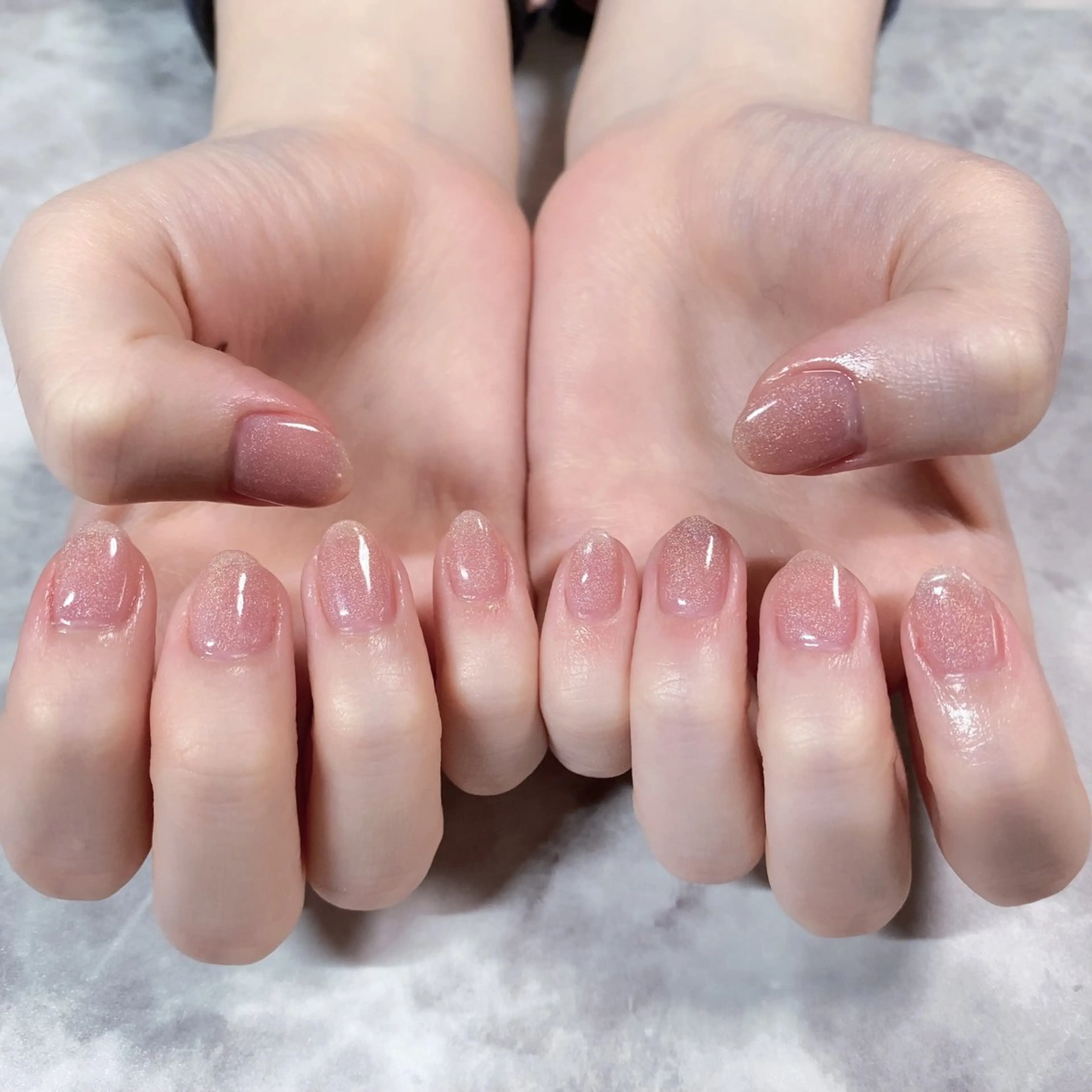 ネイル オーロラネイル マグネットネイル オフィスネイル ワンカラーネイル マジョリカ ブルーのネイルデザイン