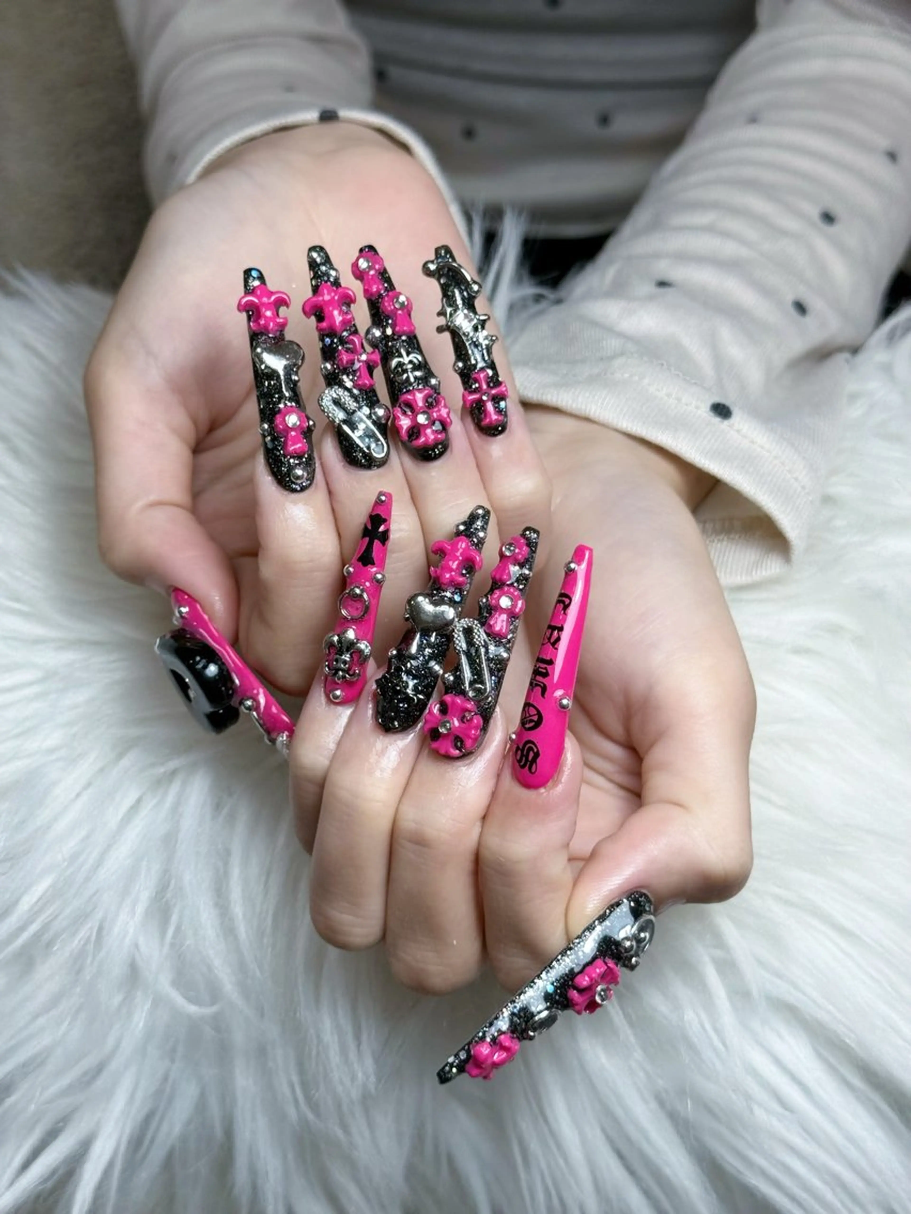 ネイル フレンチネイル ジェルネイル キラキラネイル 韓国ネイル マグネットネイル Julli NailStudioのネイルデザイン