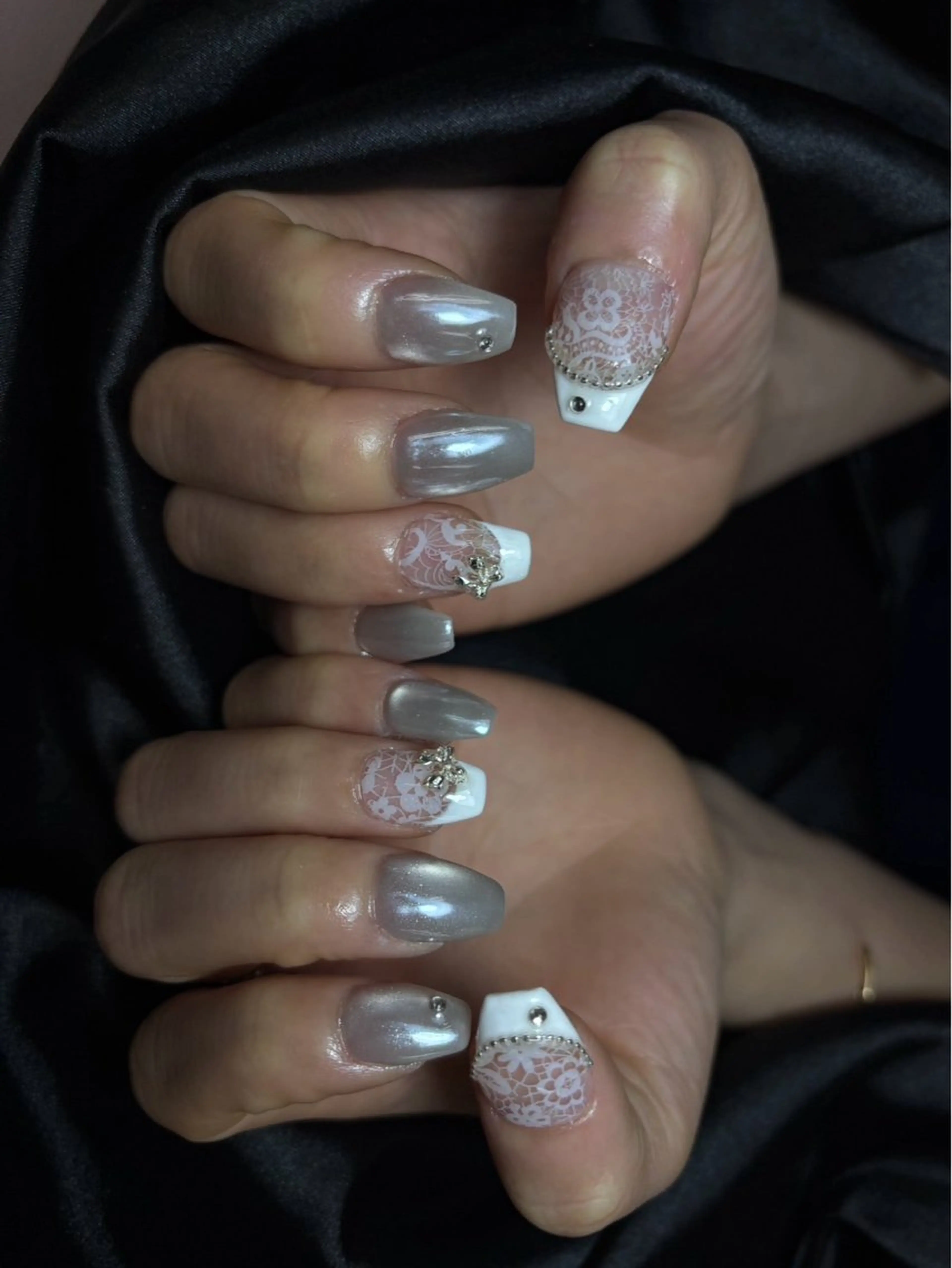 ネイル チークネイル 長さ出し フットネイル ジェルネイル 卒業式 𝓐𝓷𝓻𝓲 XiinhNailのネイルデザイン