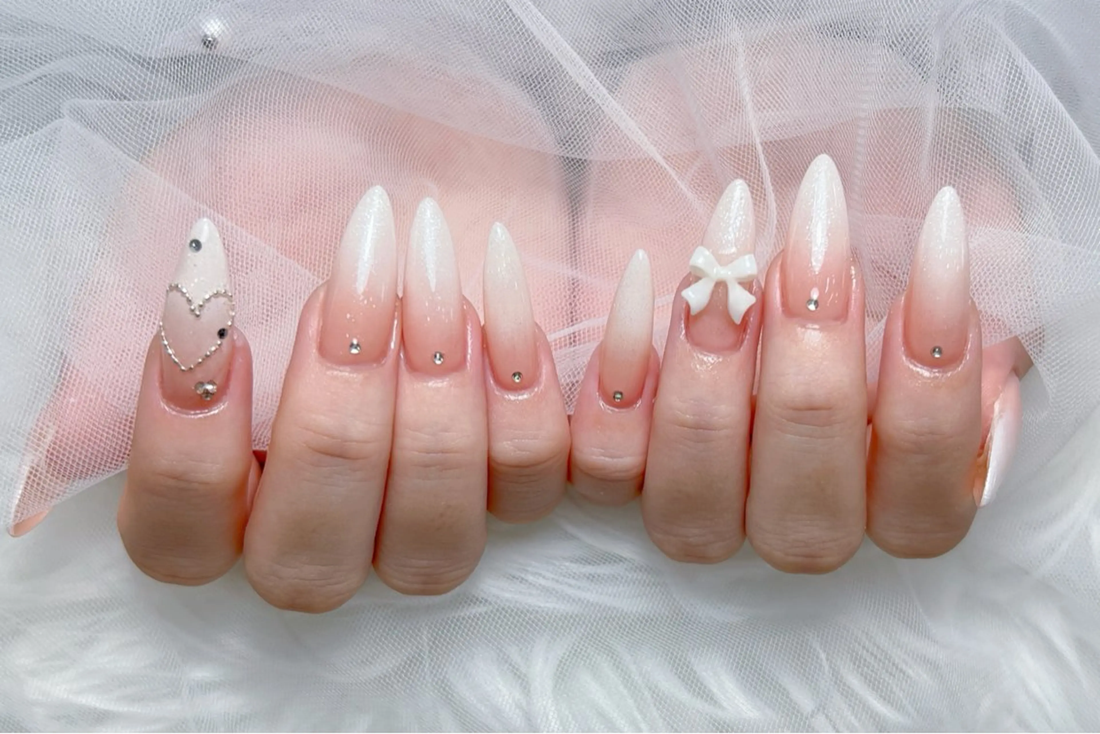 ネイル アートネイル オーロラネイル チークネイル 長さ出し フットネイル Miya _nailのネイルデザイン