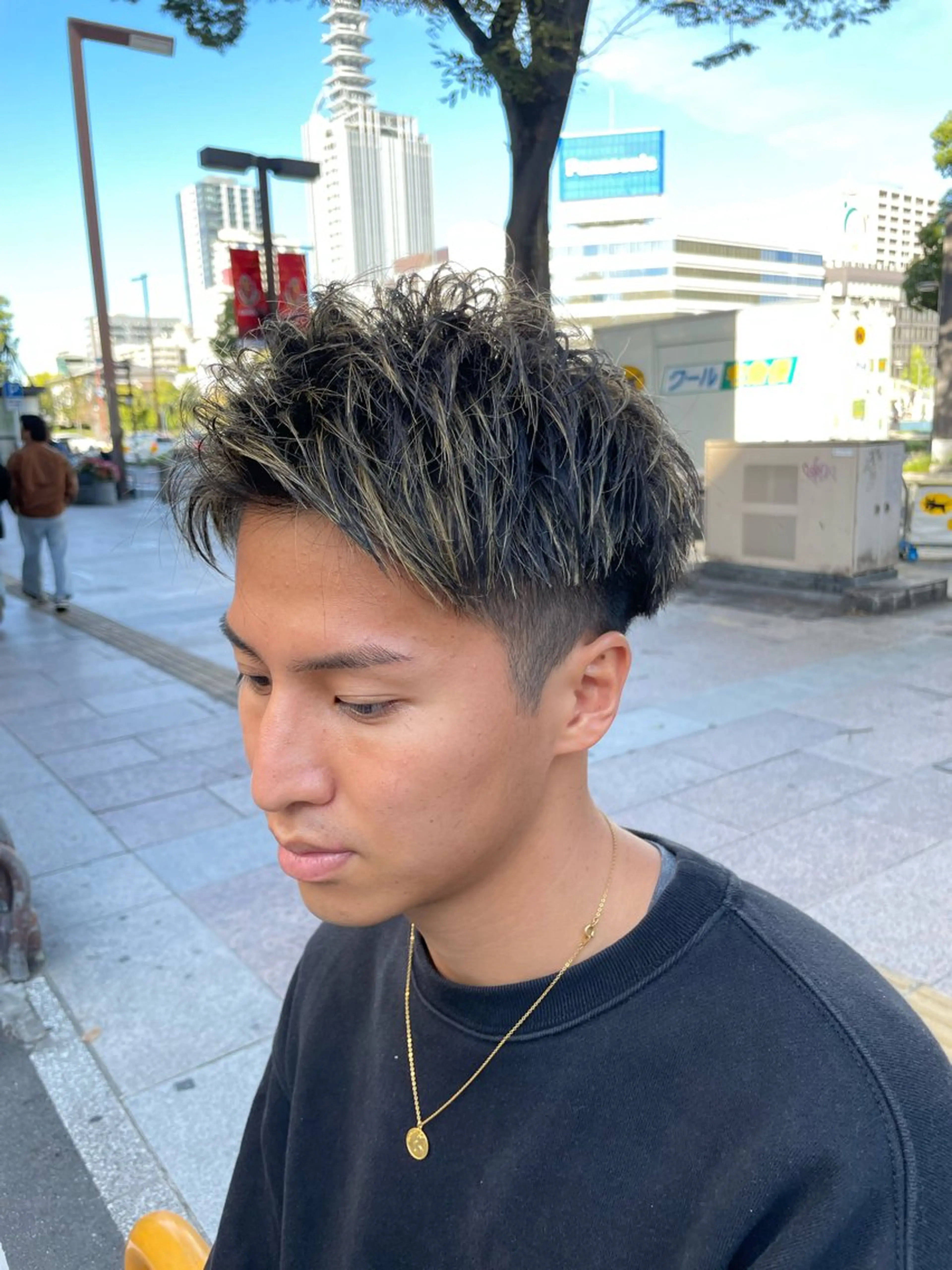 ショート メンズ メンズハイライト 刈り上げ ハイライト ショートヘア カット 🔥Mackey🔥 メンズ特化型美容師のヘアスタイル