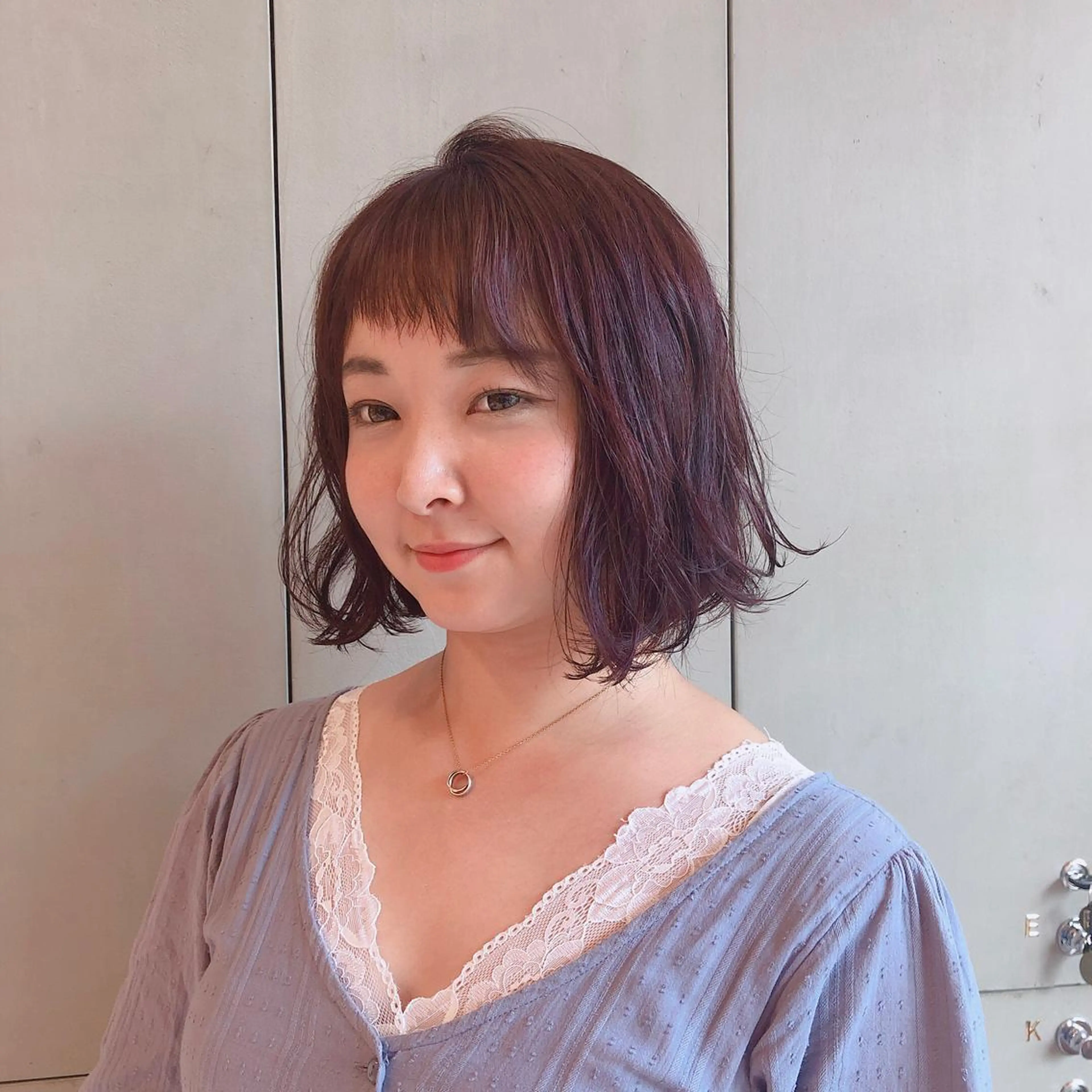 ミディアム カラー ピンクカラー 古屋 花織のヘアスタイル