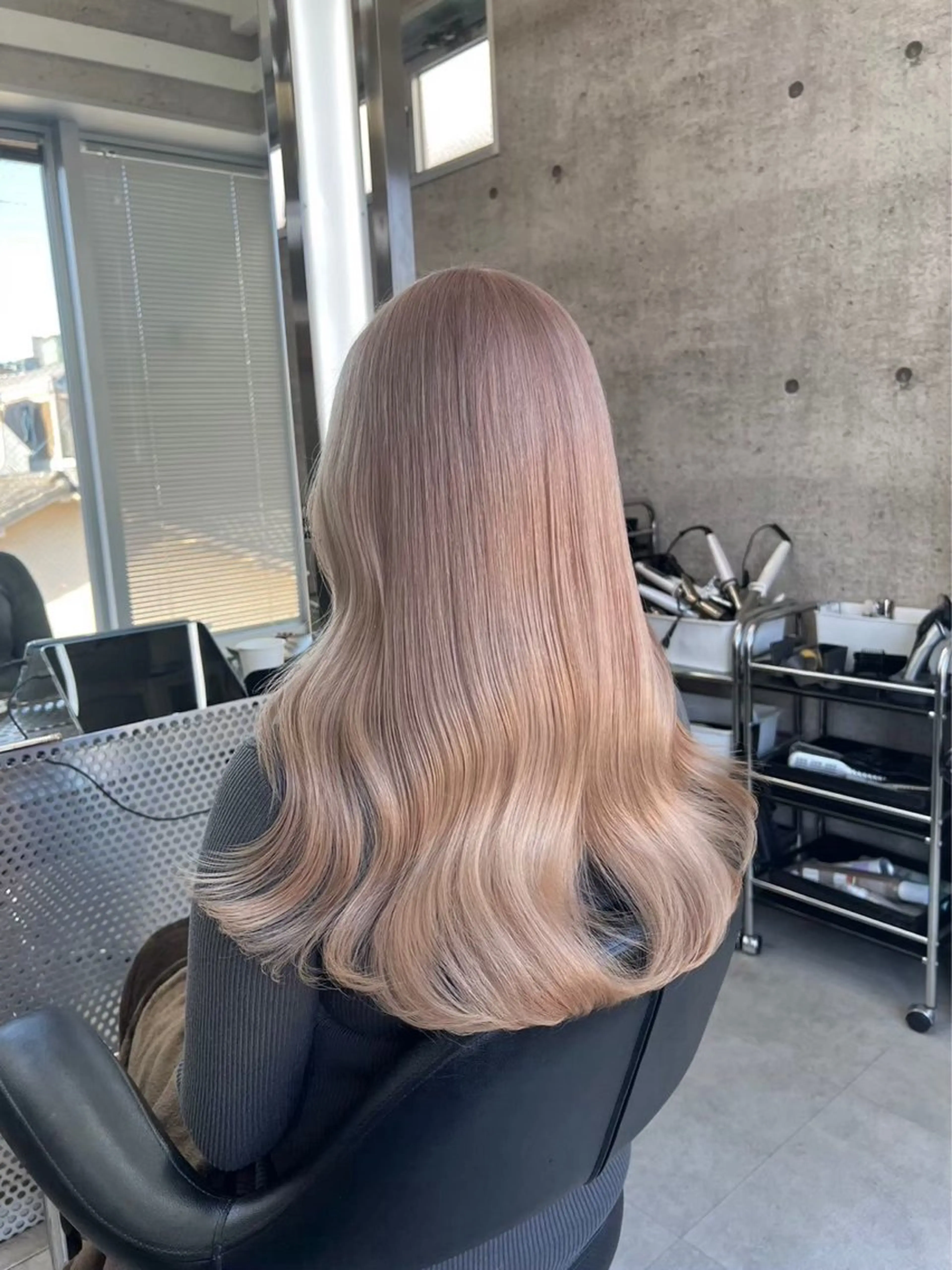 ロング ヘアカラー トリートメント KIRYU SARAのヘアスタイル