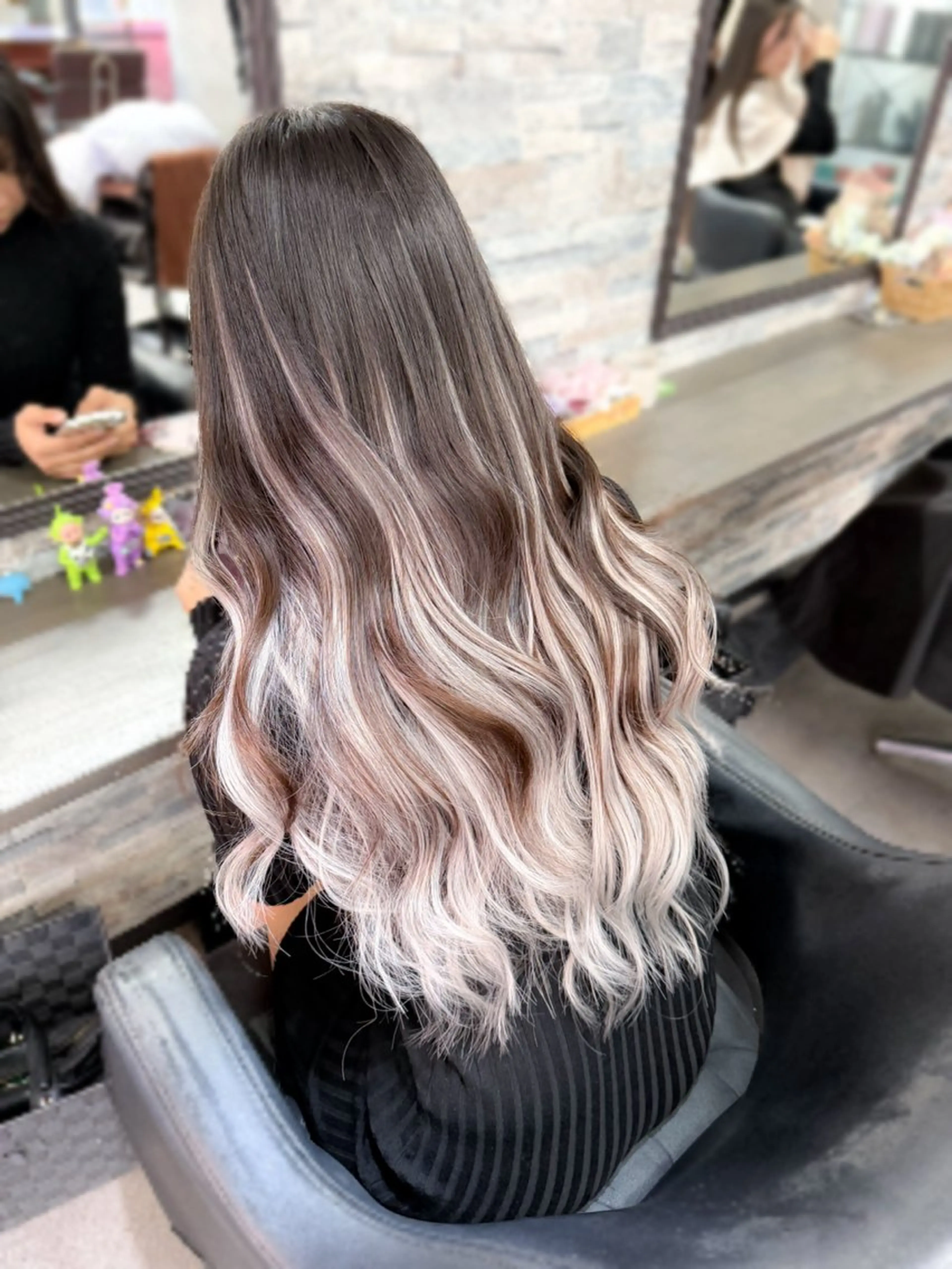 ロング カット エクステ ハイトーンエクステ 🎩カズキ🎩のヘアスタイル