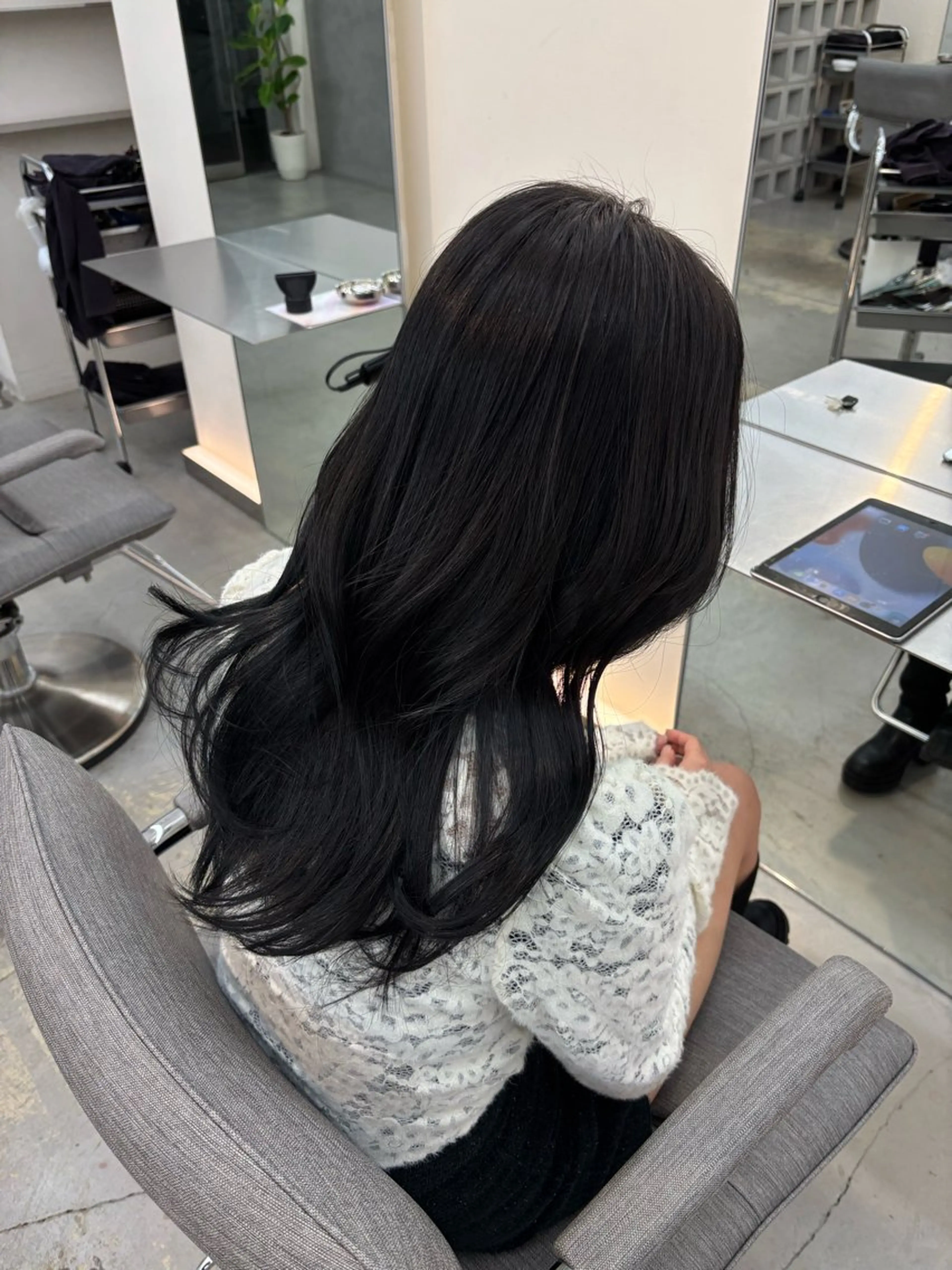 ミディアム 暗髪／艶髪／渋谷/ モモカ🎀のヘアスタイル