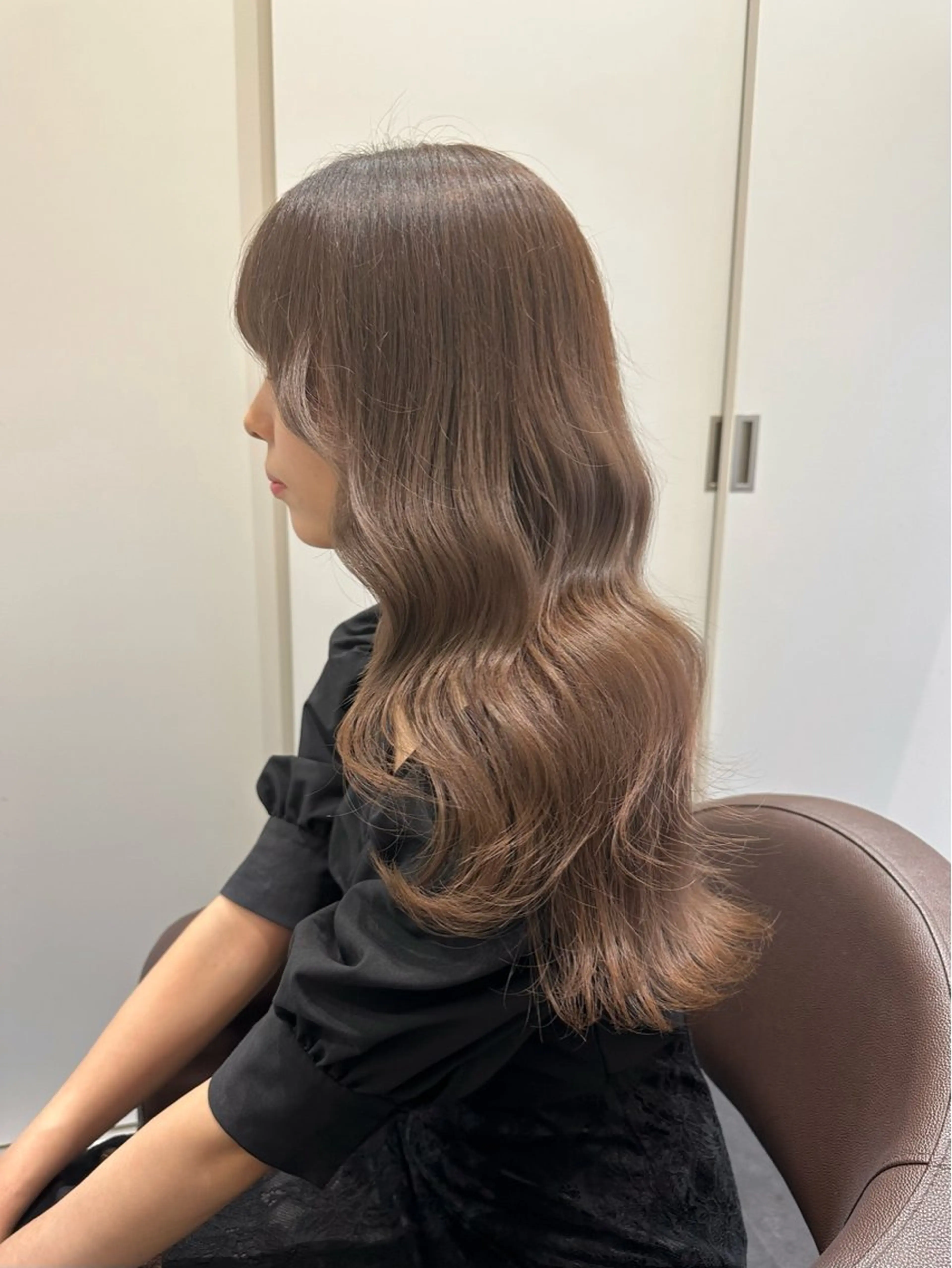 ロング カラー ベージュカラー ブリーチ ブリーチなしカラー レイヤーカット カット ヘアカラー トリートメント 矢野 晃平のヘアスタイル