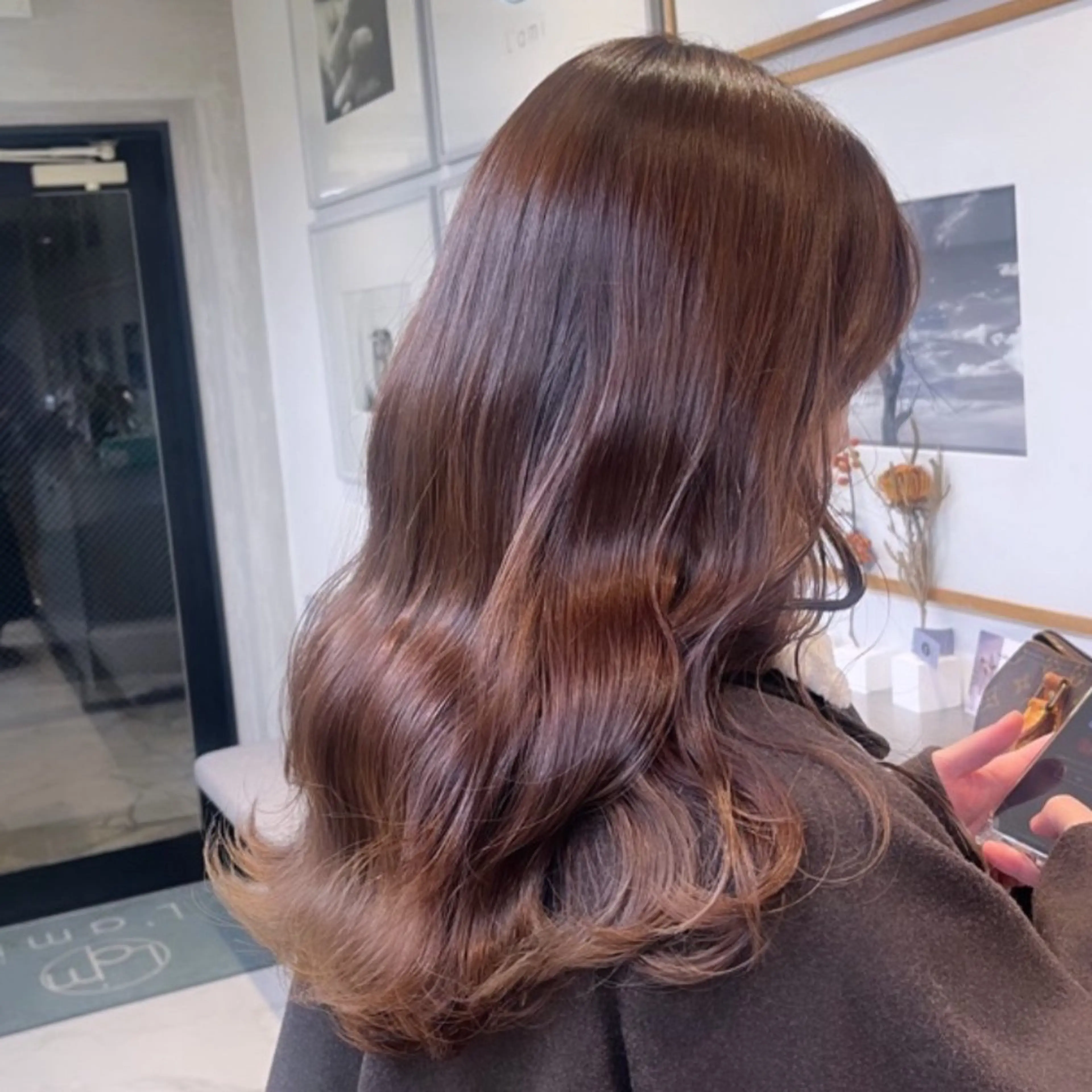 セミロング カラー ベージュカラー ブラウンカラー ブラウンベージュ 透明感カラー シアーブラウン ヘアカラー トリートメント ヘッドスパ ヘアセット カジュアルを女っぽく 𝗮𝘆𝗮𝗰𝗼のヘアスタイル