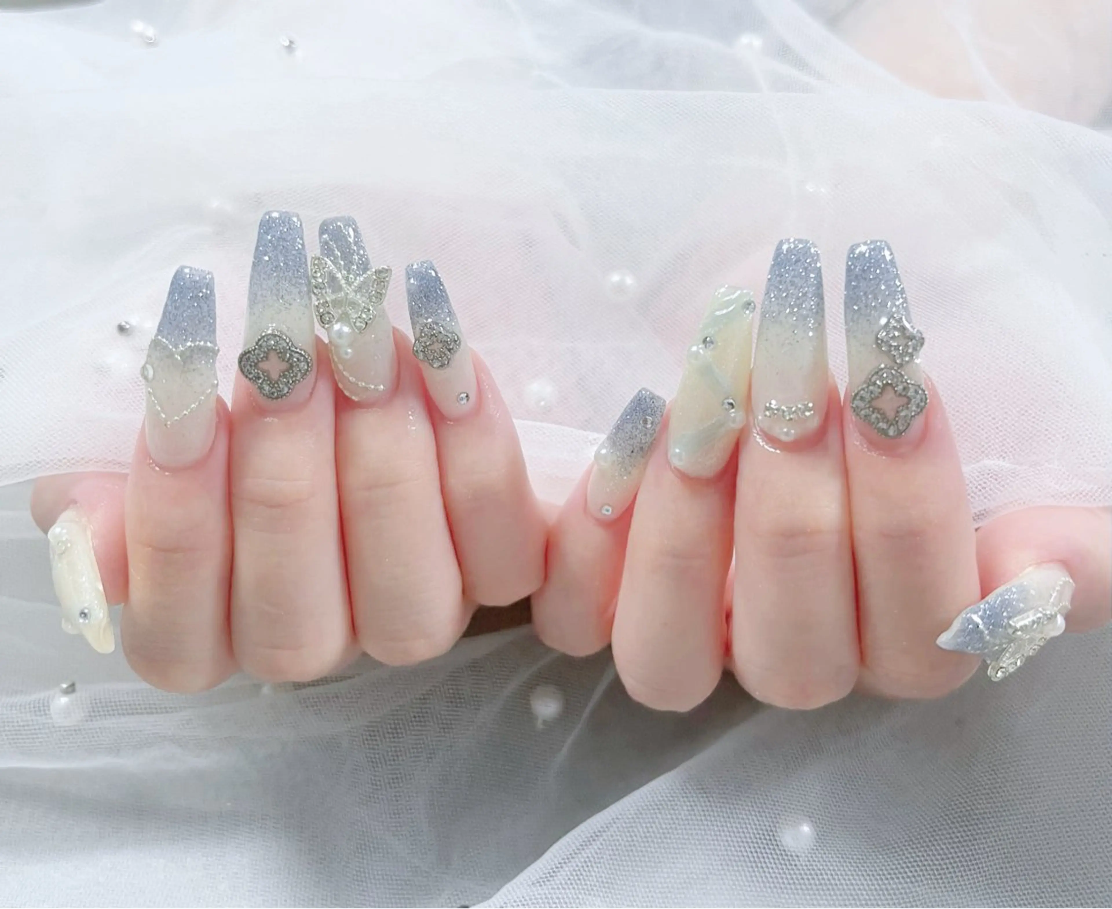 ネイル オーロラネイル クリアネイル フラッシュネイル ジェルネイル グラデーション ハンドネイル Amee Nail Salonのネイルデザイン