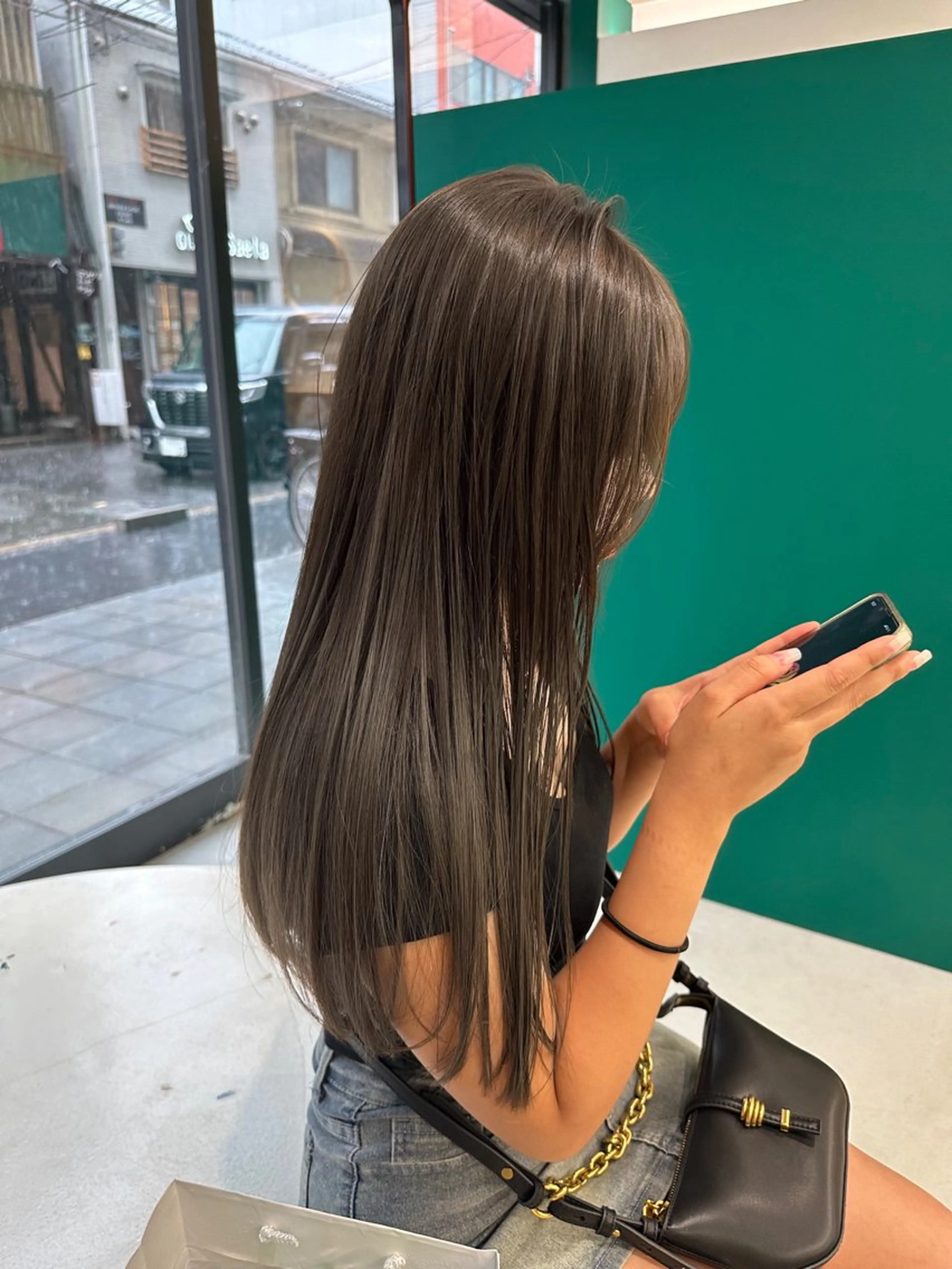 セミロング カラー ブリーチ ダブルカラー グレージュ ブリーチなしカラー オリーブグレージュ カット ヘアカラー トリートメント ハイトーン/透け感 カラー🎀真香のヘアスタイル