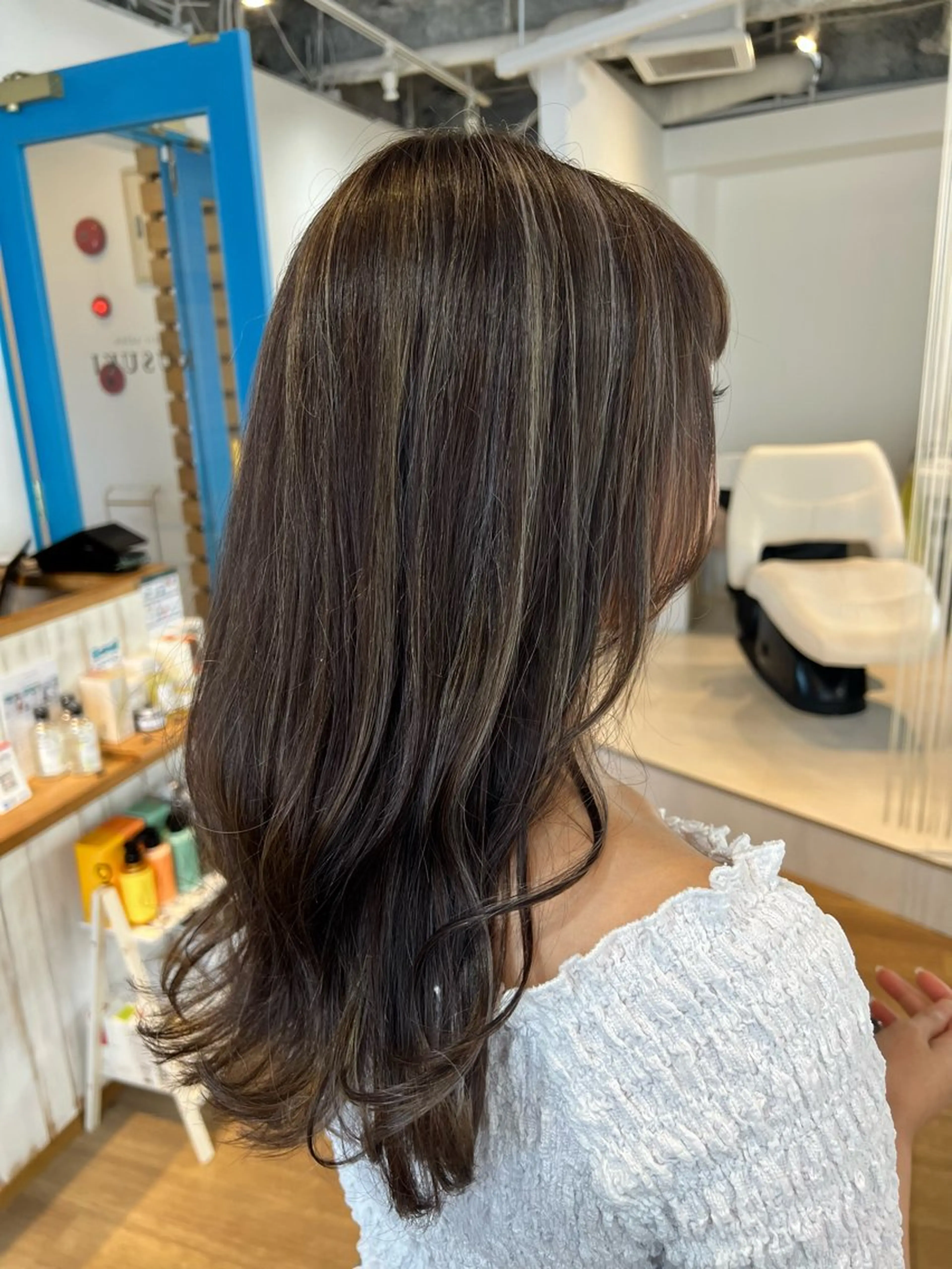 ロング ハイライト 伊藤 かなのヘアスタイル