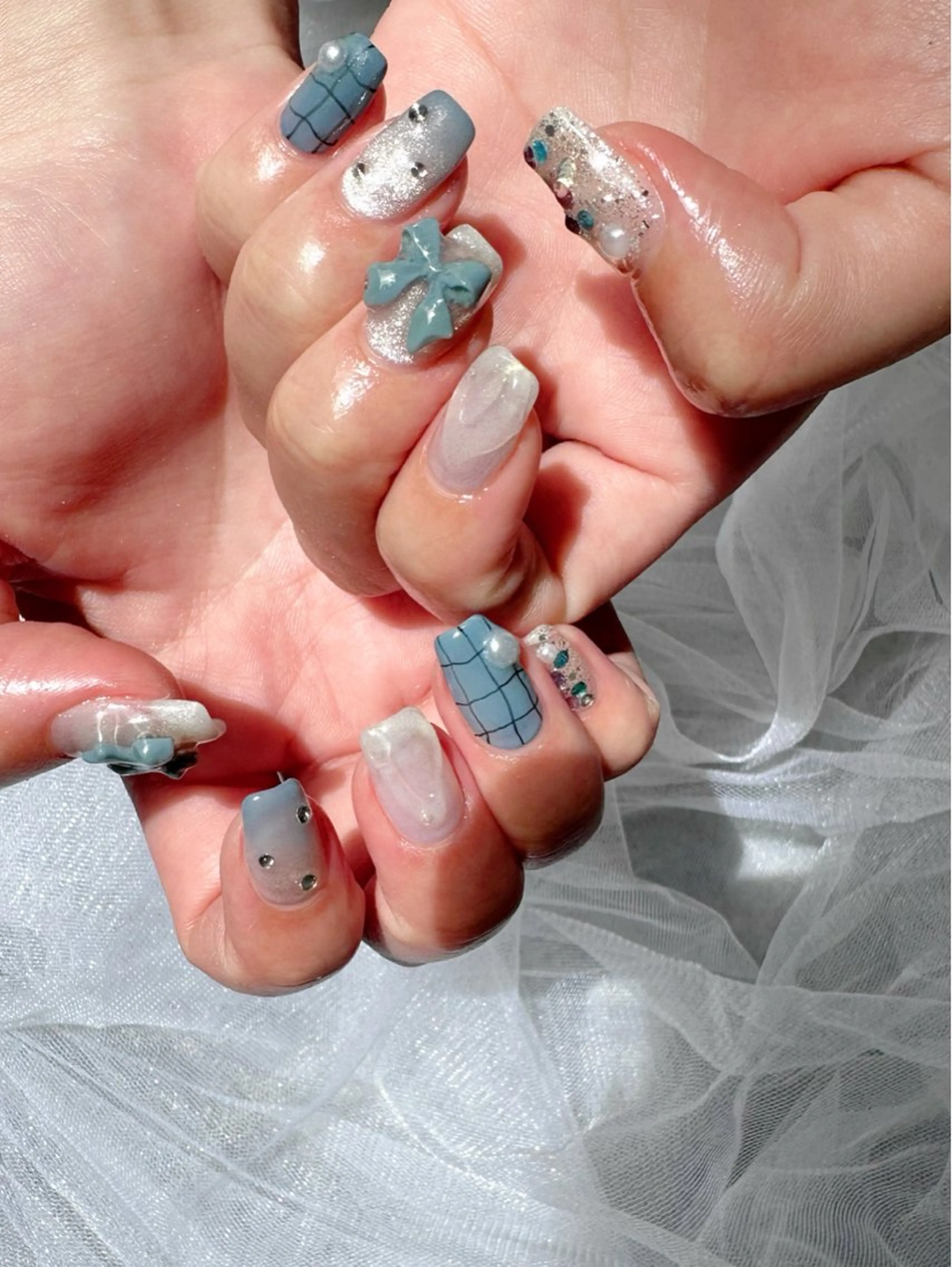 ネイル ブルー 氷ネイル・うるうるネイル リボン ホワイト 🪞KAPE NAIL 🪞のネイルデザイン