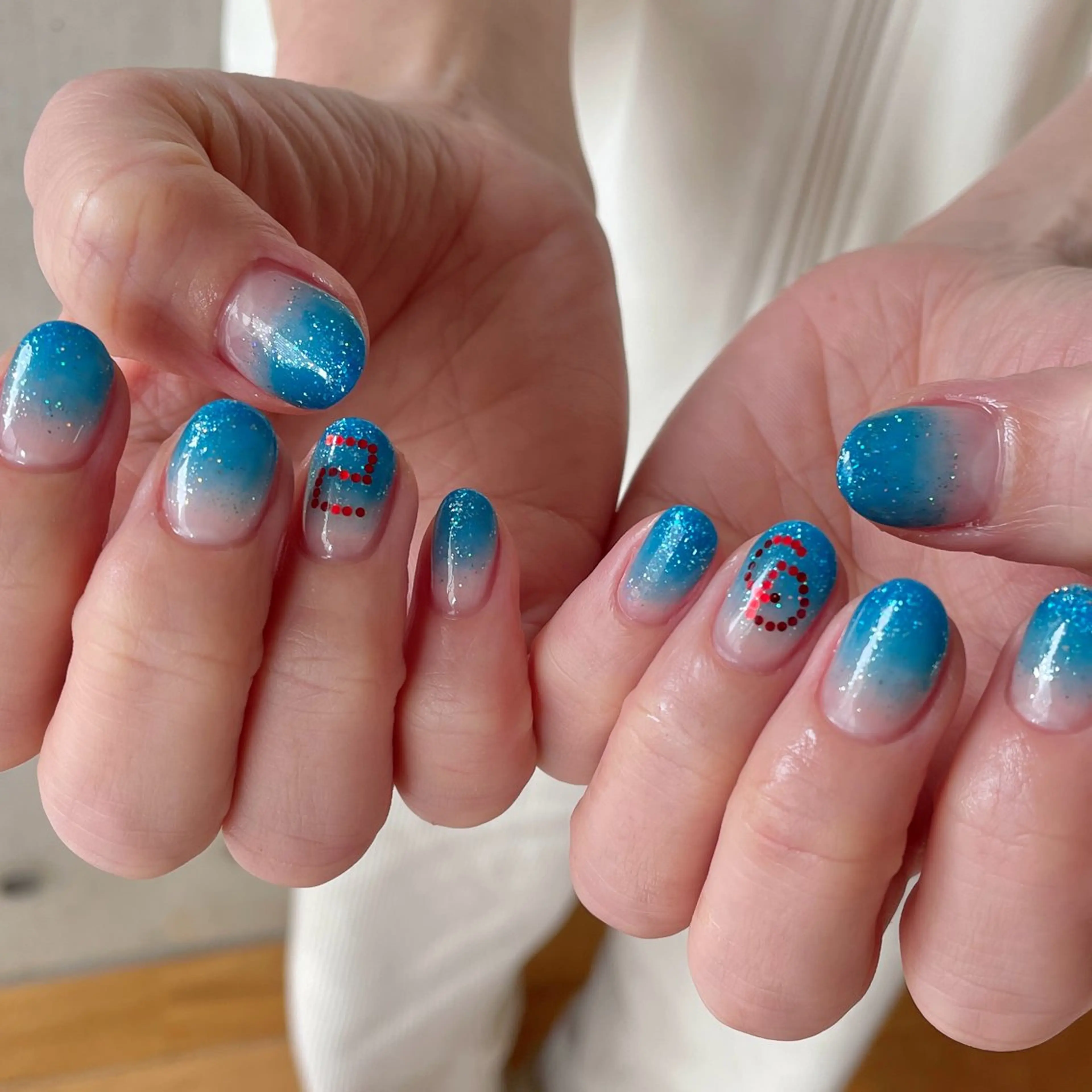 ネイル ブルー グラデーション ラメ(グリッター) ラメグラデーション ハンドネイル LUNI 久屋大通 ˚✧₊⁎/ yuriのネイルデザイン