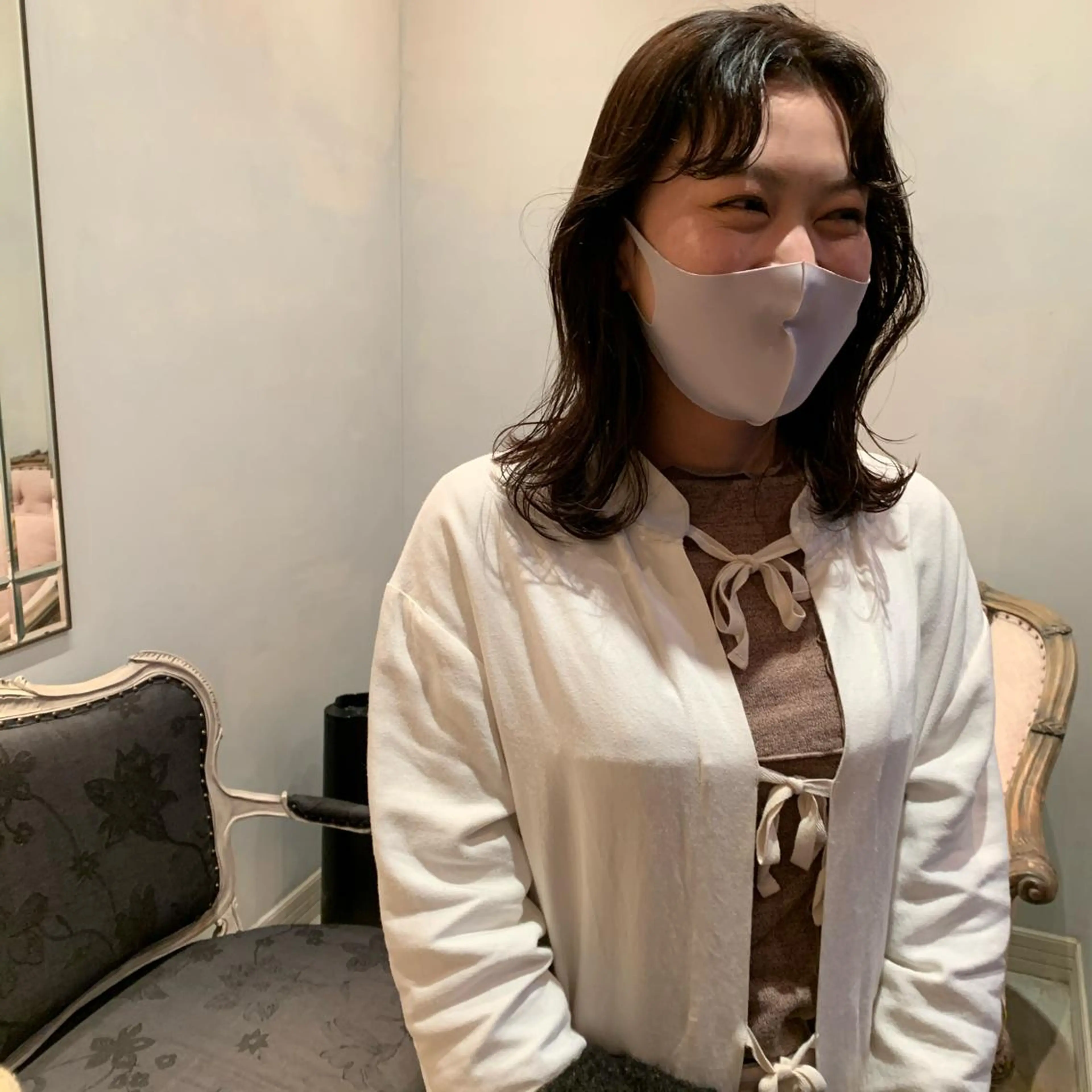 セミロング カラー SAKINO. ベージュカラーのヘアスタイル