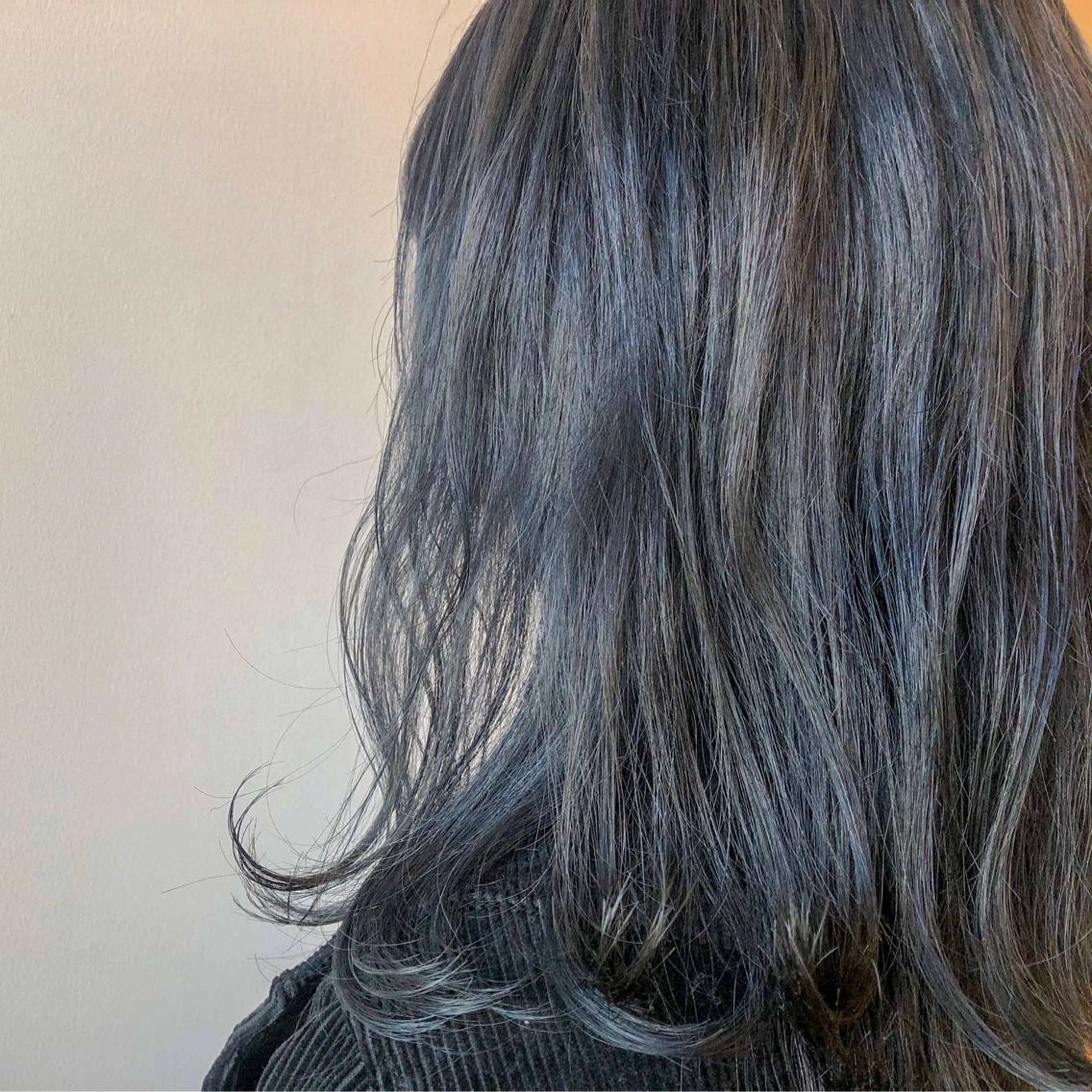 ミディアム カラー ブリーチ ブルーカラー ブルージュ ハイライトカラー ハイライト 尾籠 美幸 （オゴモリ ミユキ）のヘアスタイル