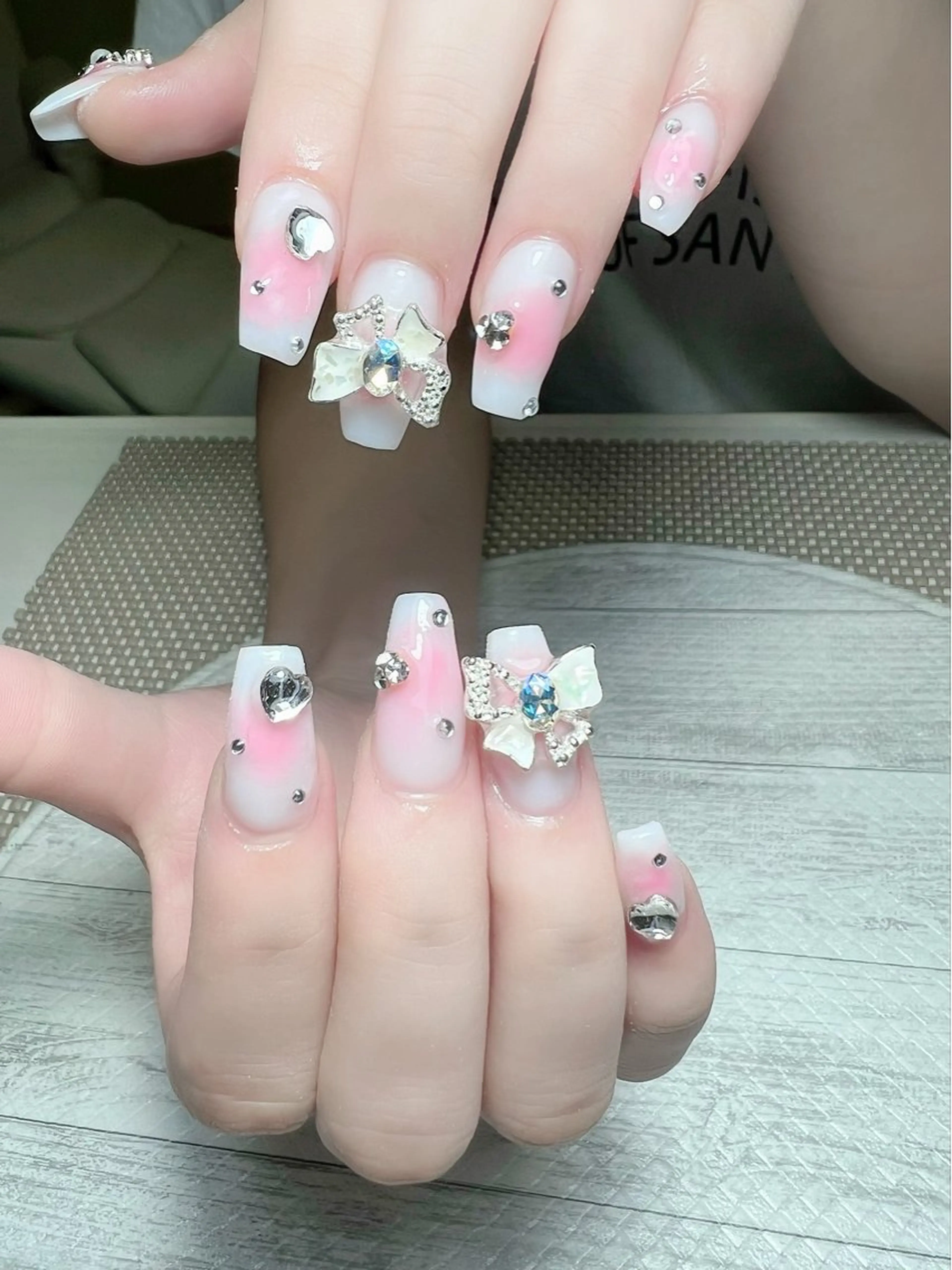 ネイル チークネイル スカルプネイル ハンドネイル シェヌネイル JURAのネイルデザイン