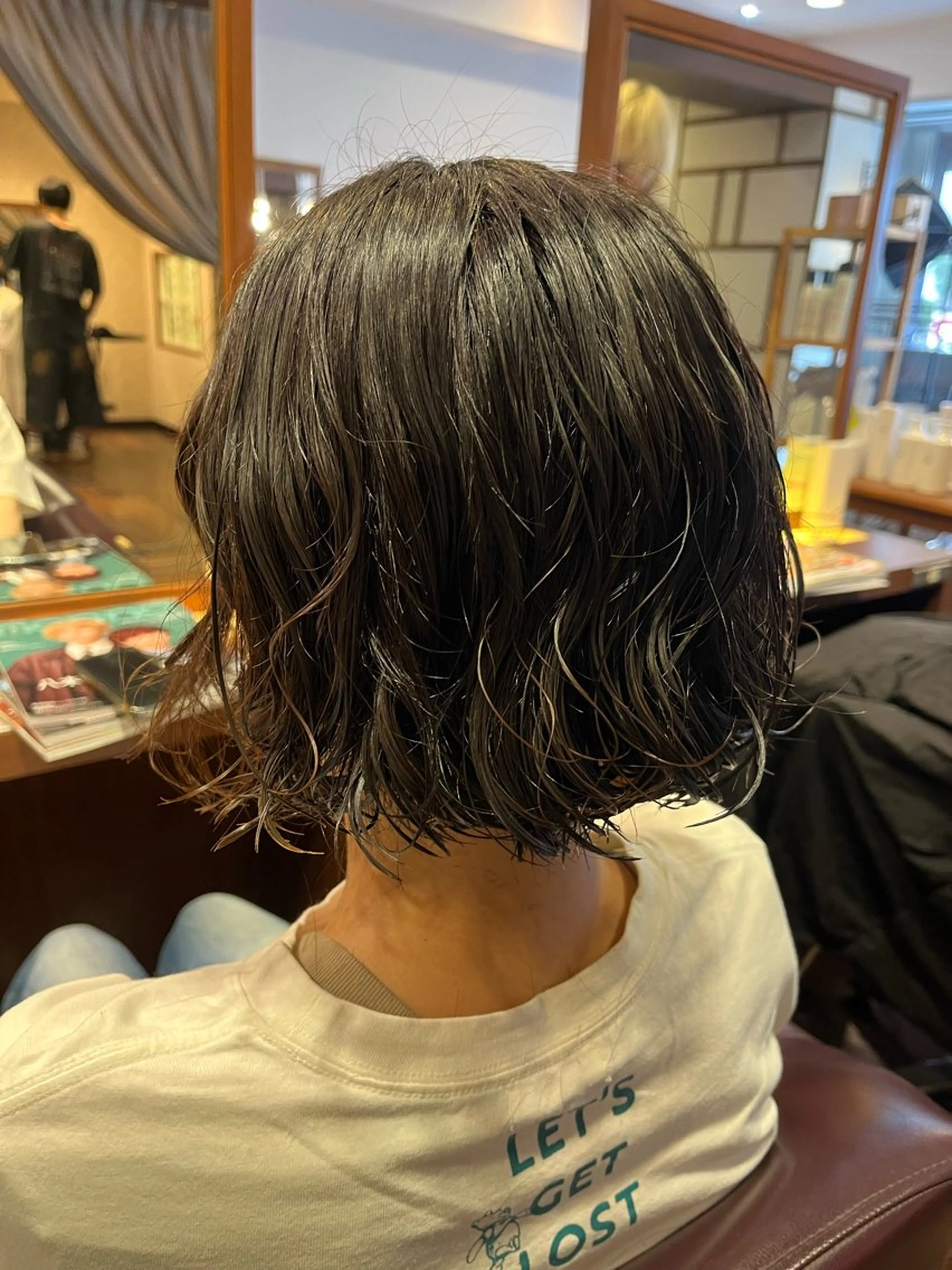 ミディアム パーマ カット パーマ トリートメント よしだ しおりのヘアスタイル