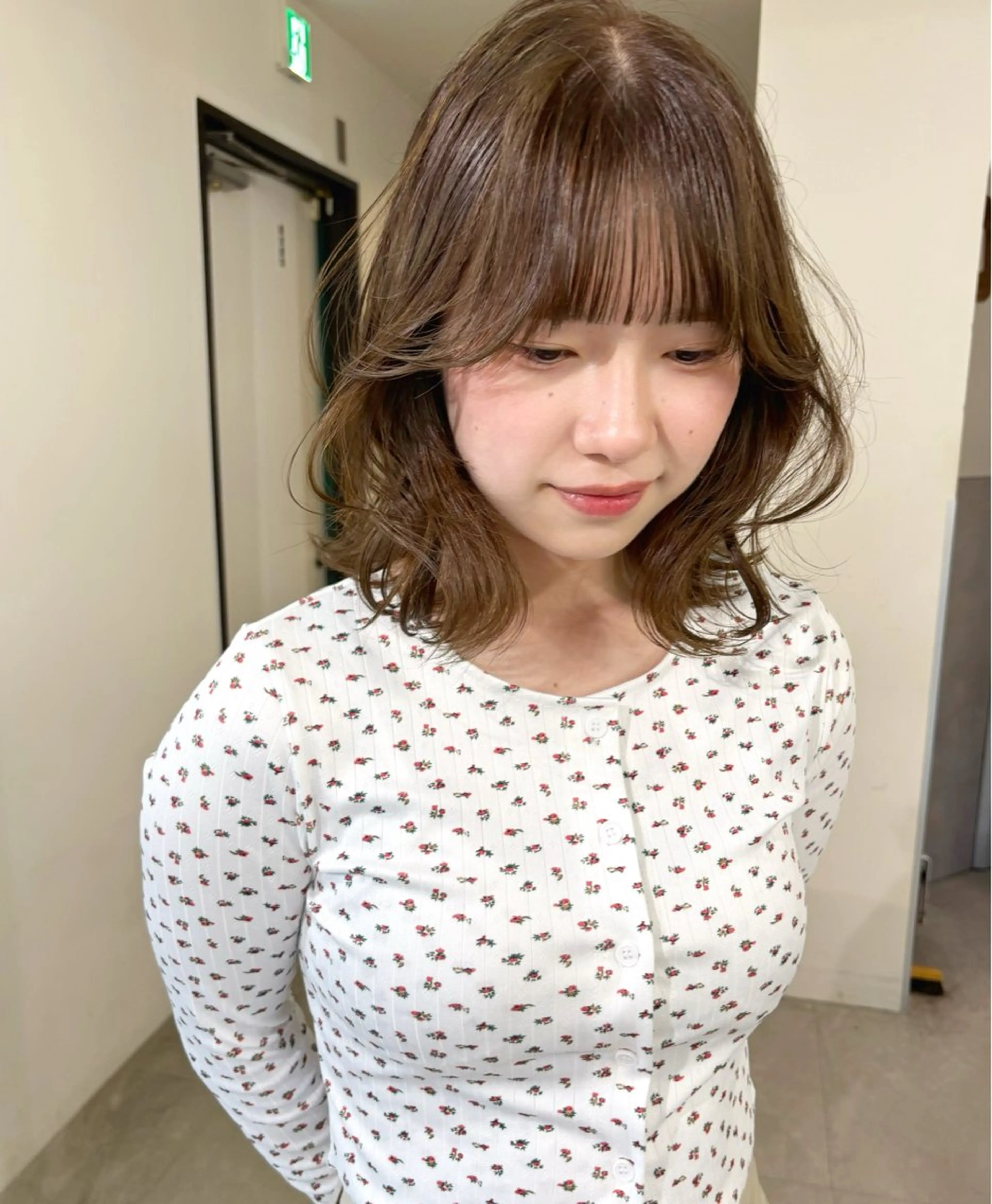 ミディアム カラー ブリーチ ダブルカラー ブリーチなしカラー ヘアカラー mizuki/ピンク ベージュ.レイヤーのヘアスタイル