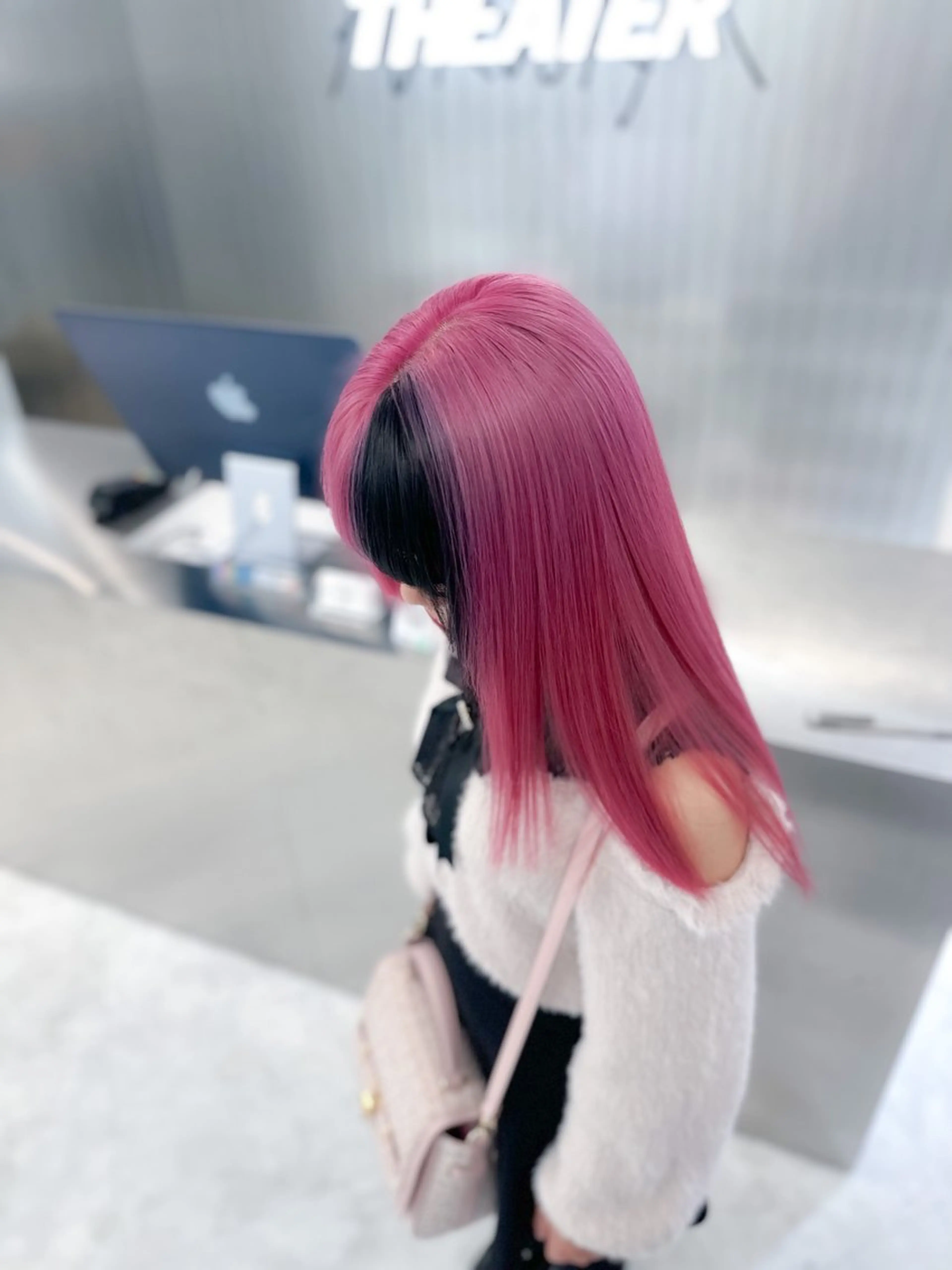 セミロング カラー ウルフ&レイヤー特化 まとまる美髪矯正のヘアスタイル