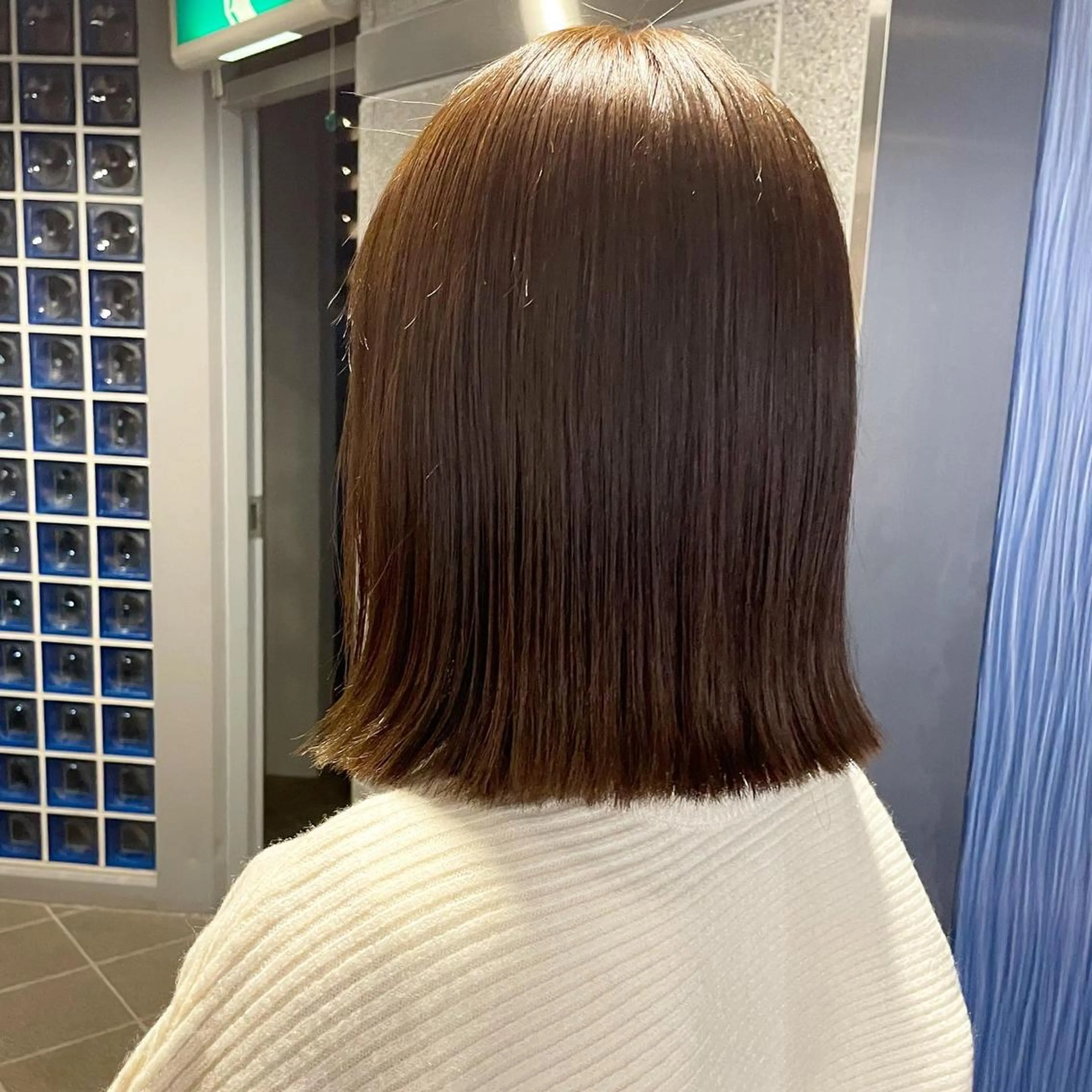 ミディアム カラー ベージュカラー ボブ 外ハネヘア カット ヘアカラー トリートメント fit/ madokaのヘアスタイル