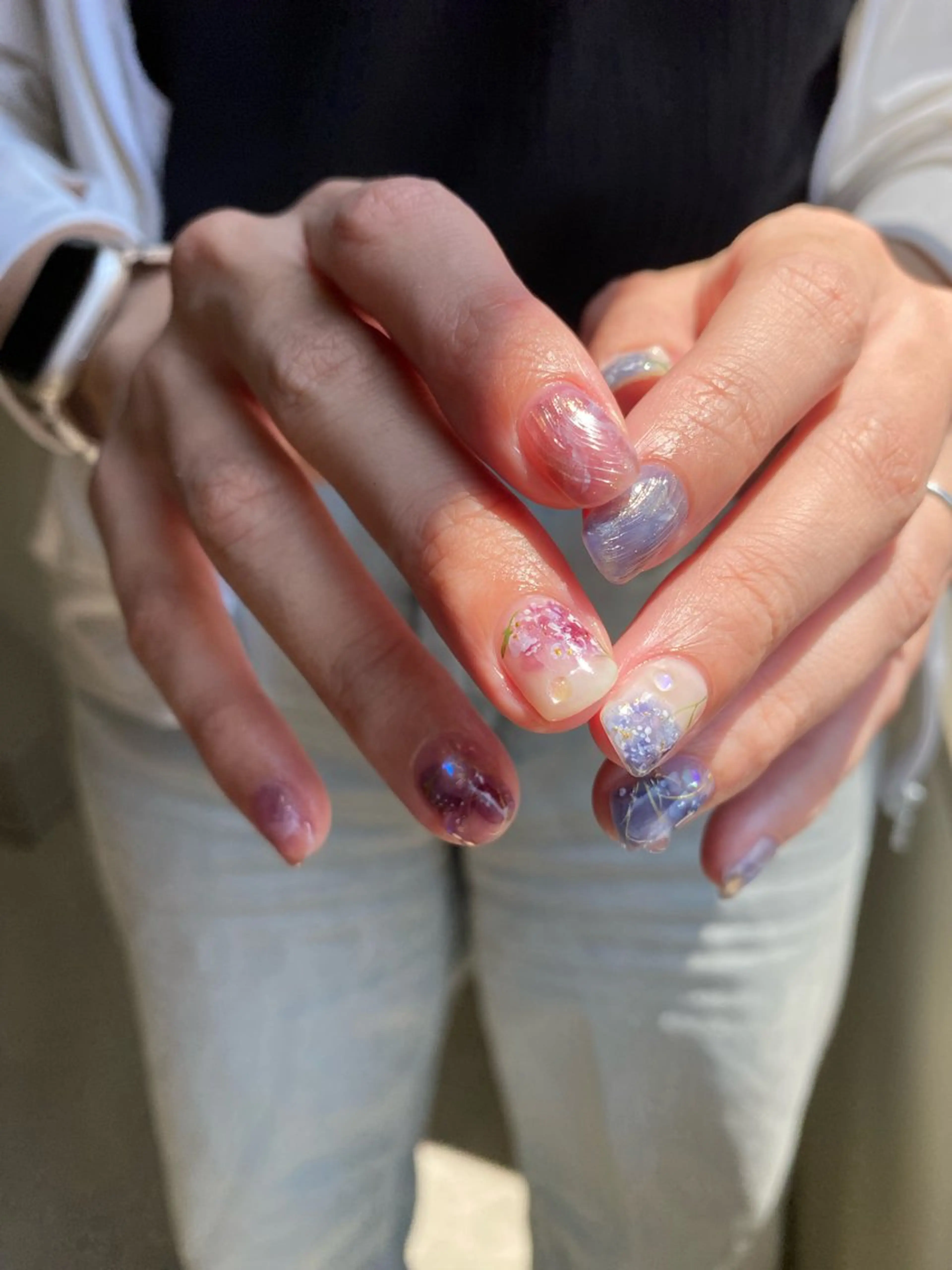ネイル 成人式 フラッシュネイル フレンチネイル ガーリー キラキラネイル ハンドネイル 草加ニュアンスネイル 🌚hersのネイルデザイン