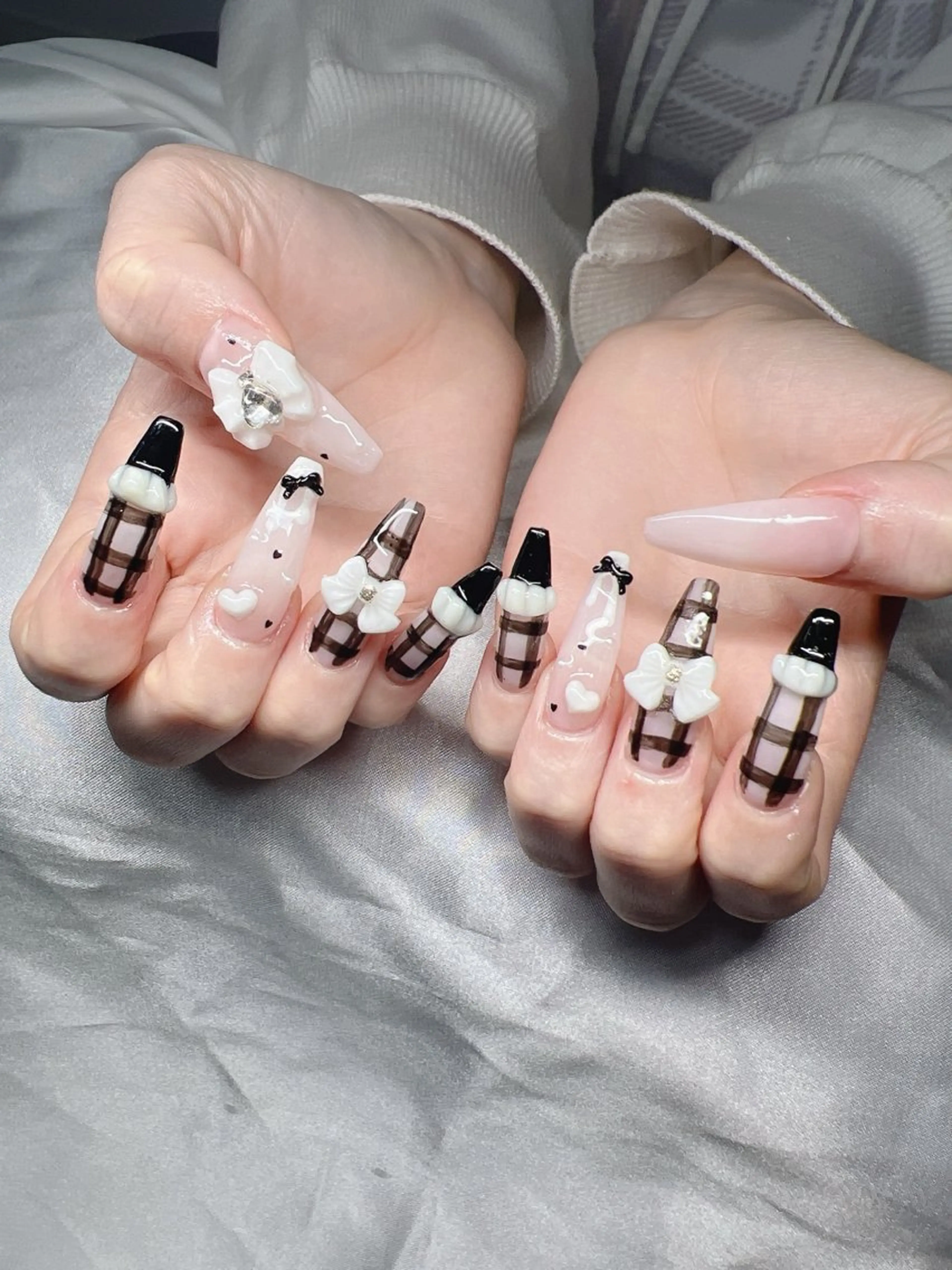 ネイル 長さ出し グラデーション 卒業式 キラキラネイル マグネットネイル Lee Nailsのネイルデザイン