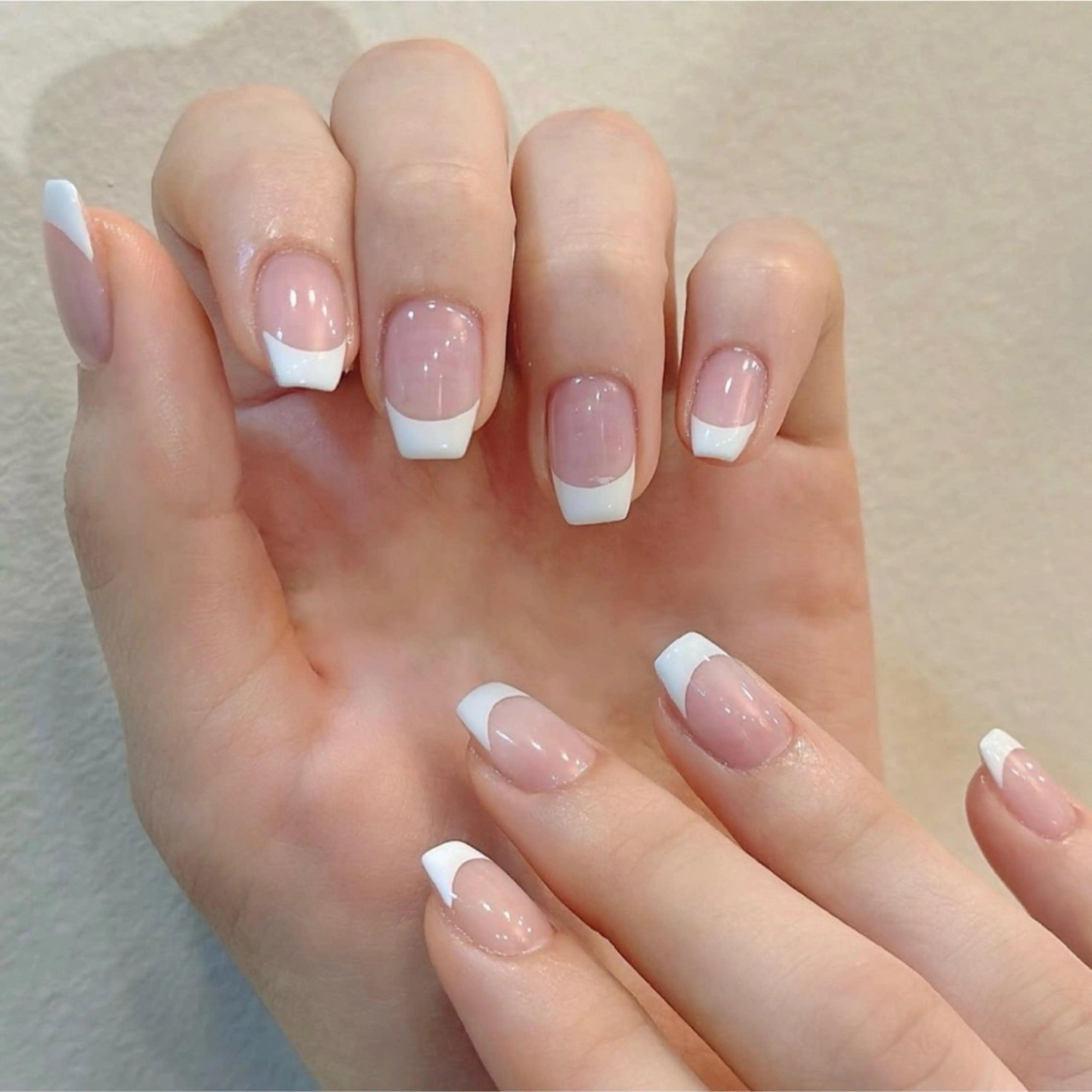 ネイル キラキラネイル 韓国ネイル 水色 マグネットネイル ミラーネイル ハンドネイル ハンドケア Akina Nailのネイルデザイン