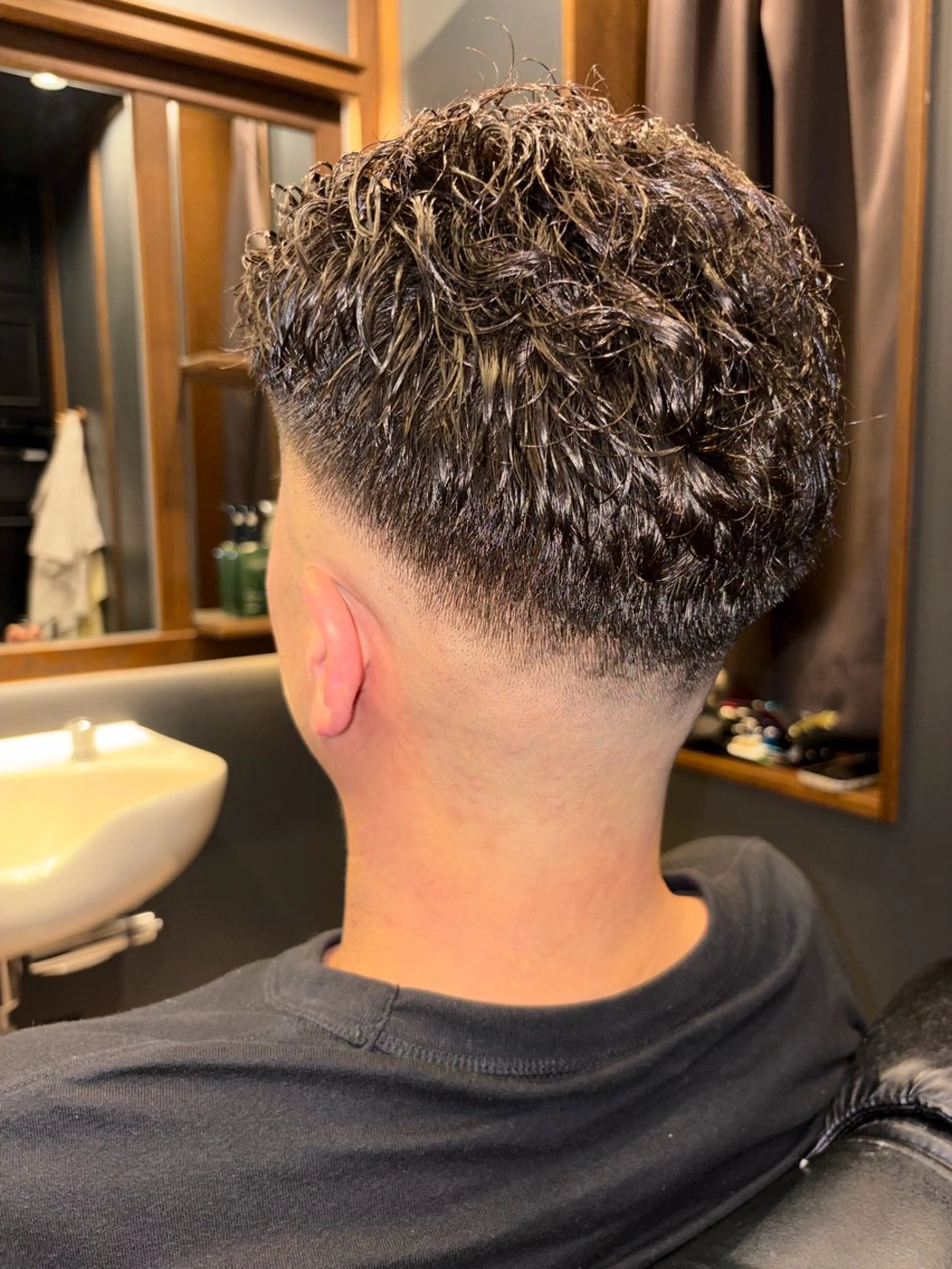 ショート パーマ メンズ 徳道 怜のヘアスタイル