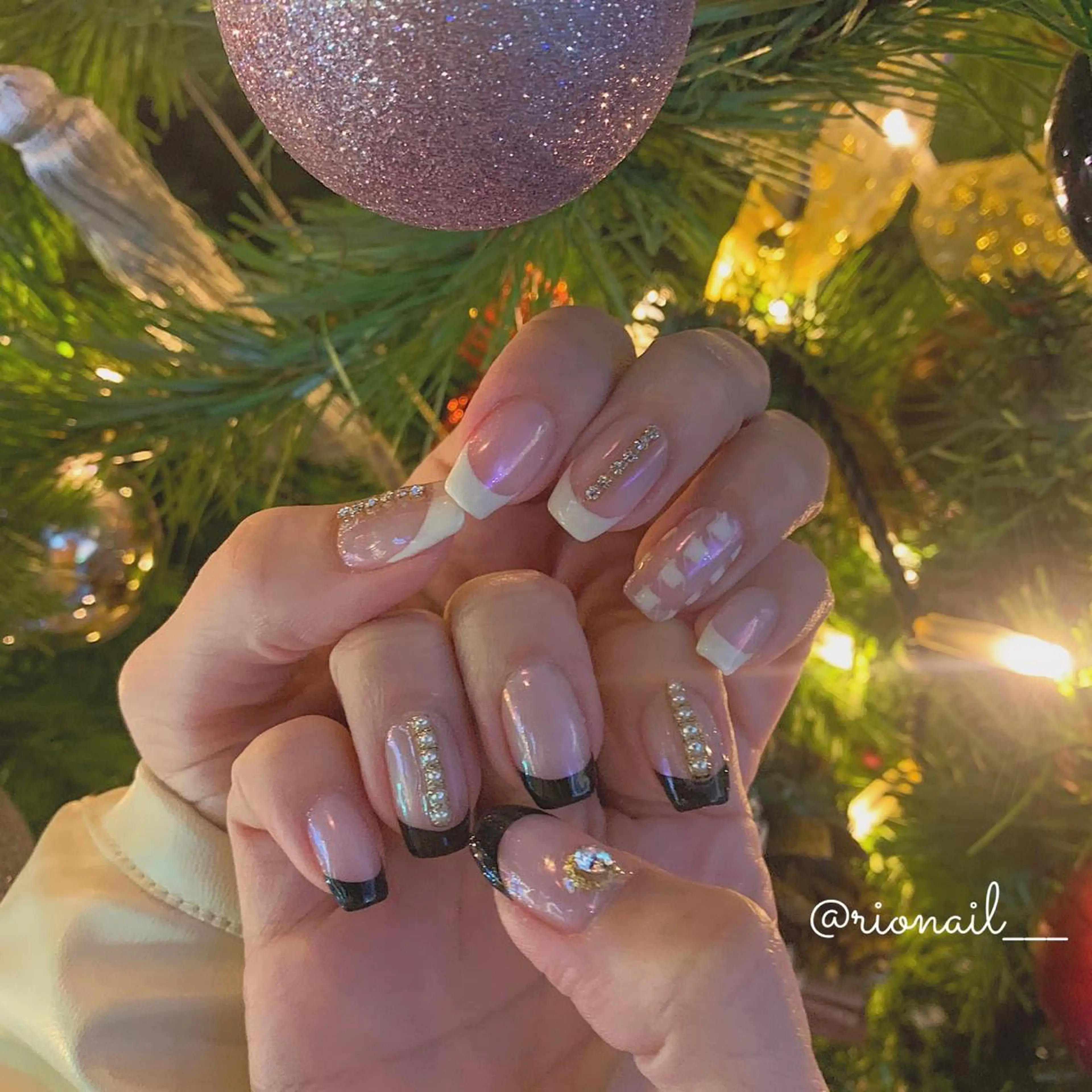 ネイル アートネイル 𝘙𝘪𝘰𝘯𝘢 ...🕯🤍のネイルデザイン