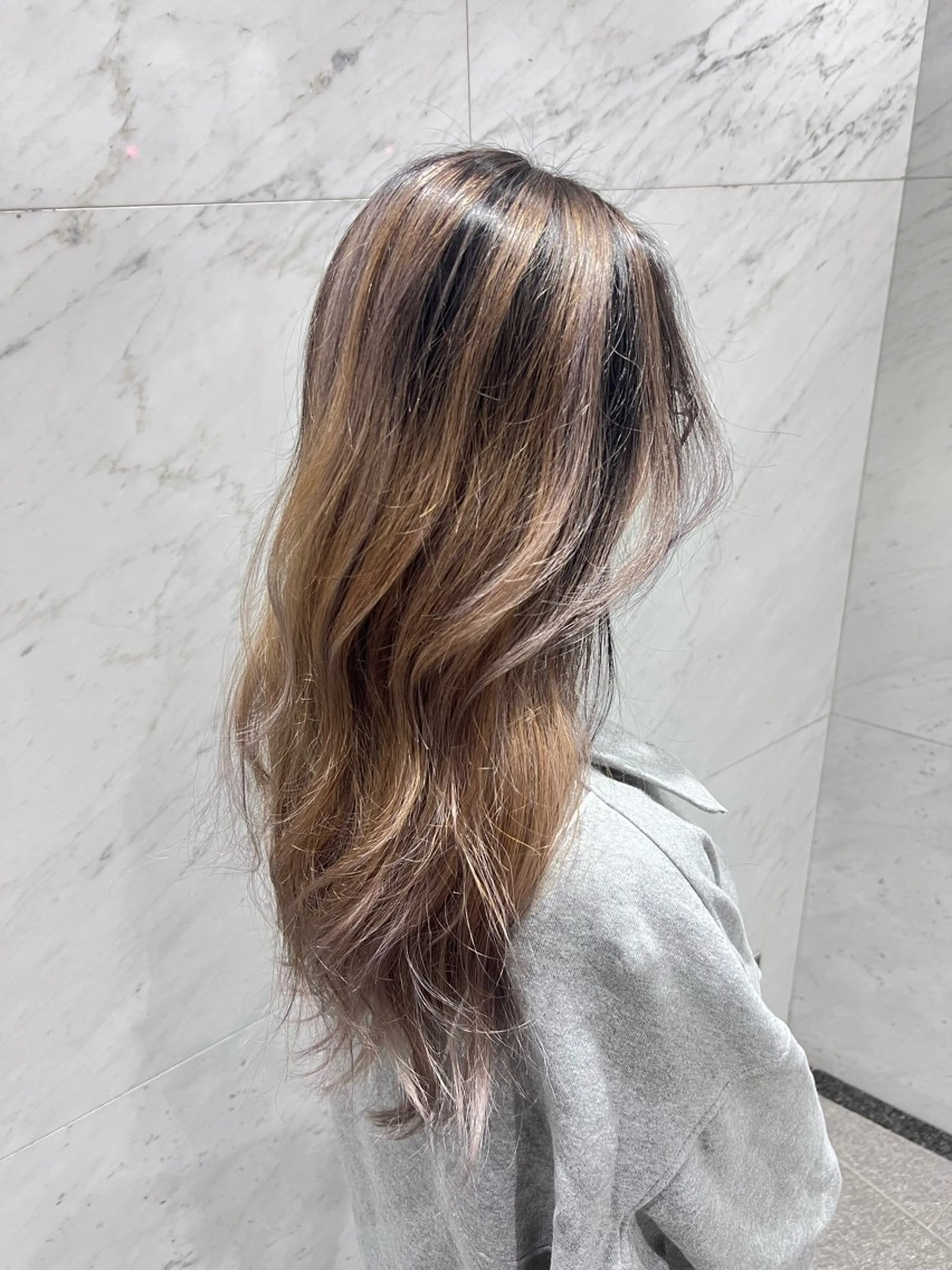 ロング カラー バレイヤージュ ブリーチ 外国人風カラー レイヤーカット ヘアカラー ベイリコルド　アトリ 店長　宮城一真のヘアスタイル