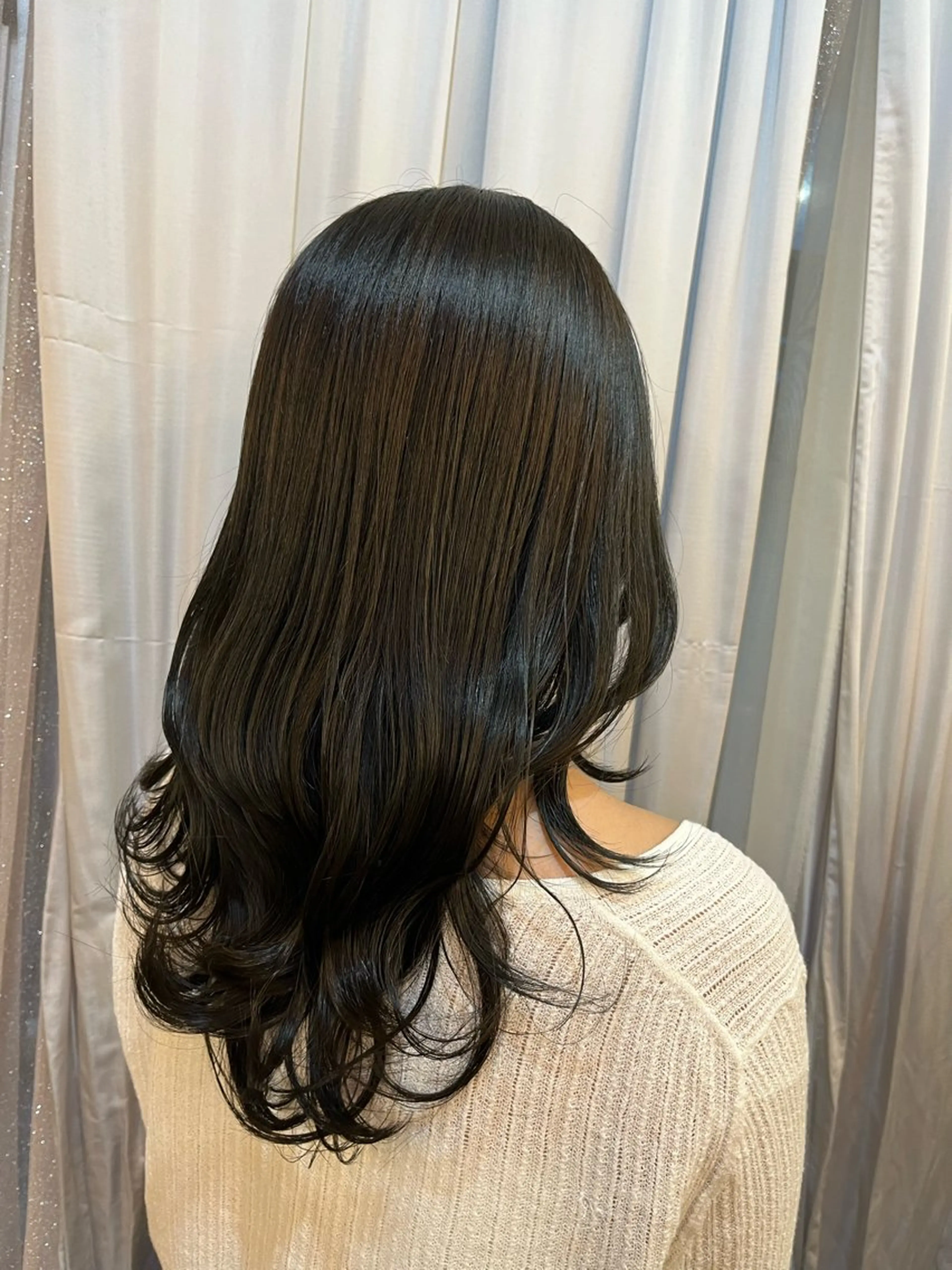 セミロング カラー ベージュカラー オリーブベージュ 金城 麗華のヘアスタイル