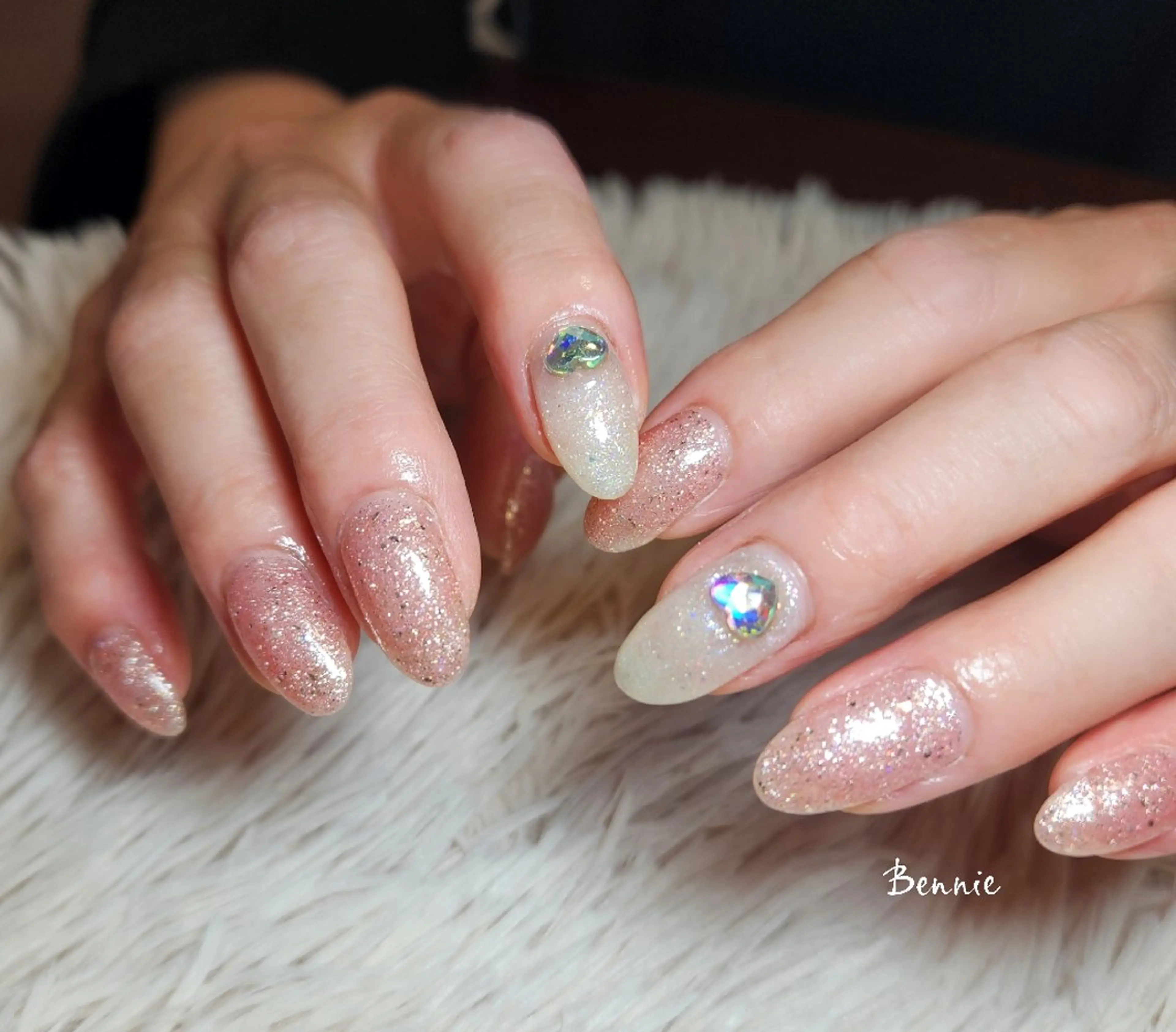 ネイル ハート ラメ(グリッター) ピンク ホワイト ハンドネイル   BENNIEのネイルデザイン