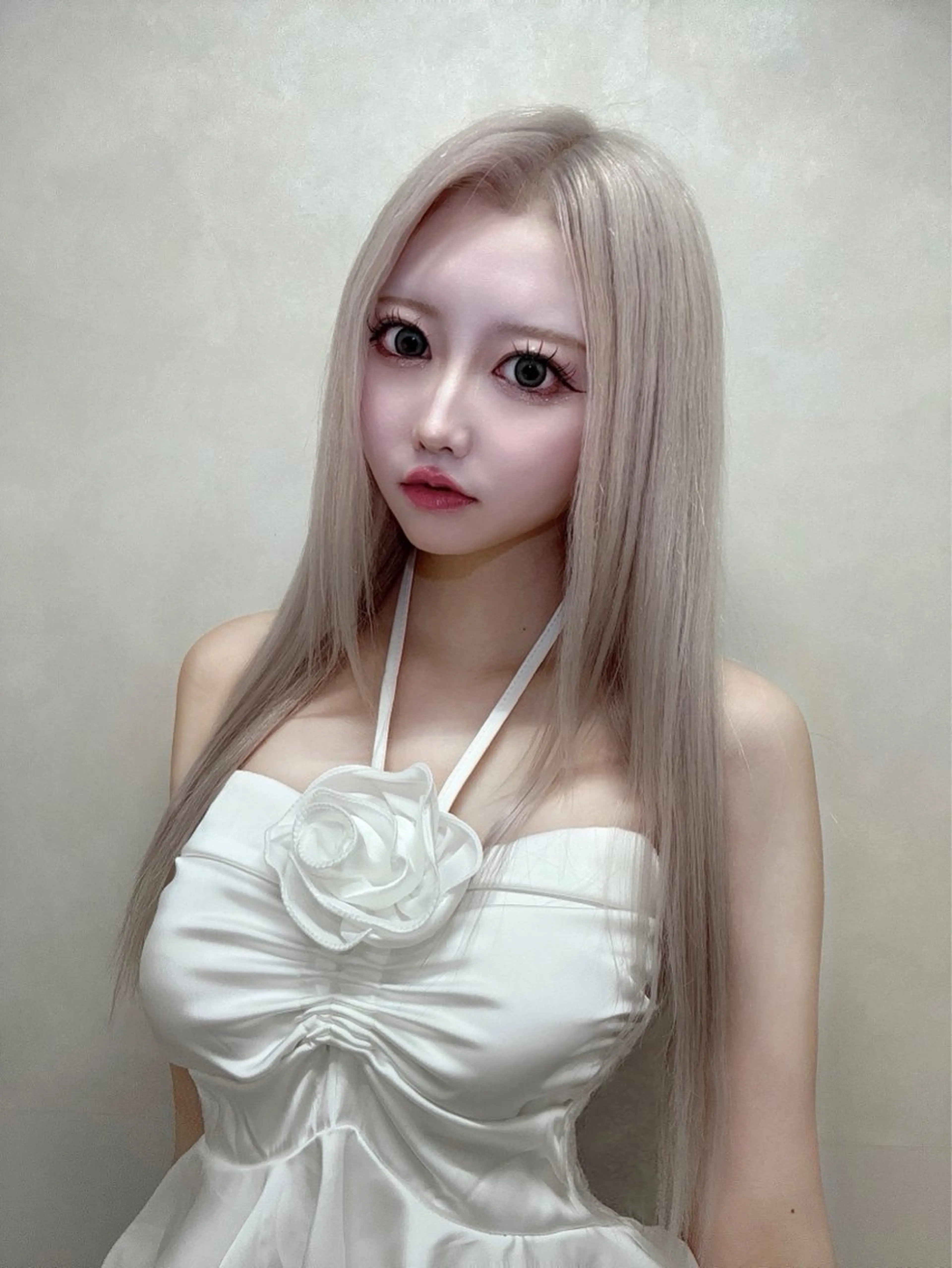 ロング カラー ハイトーン/ ブリーチ/縮毛矯正のヘアスタイル