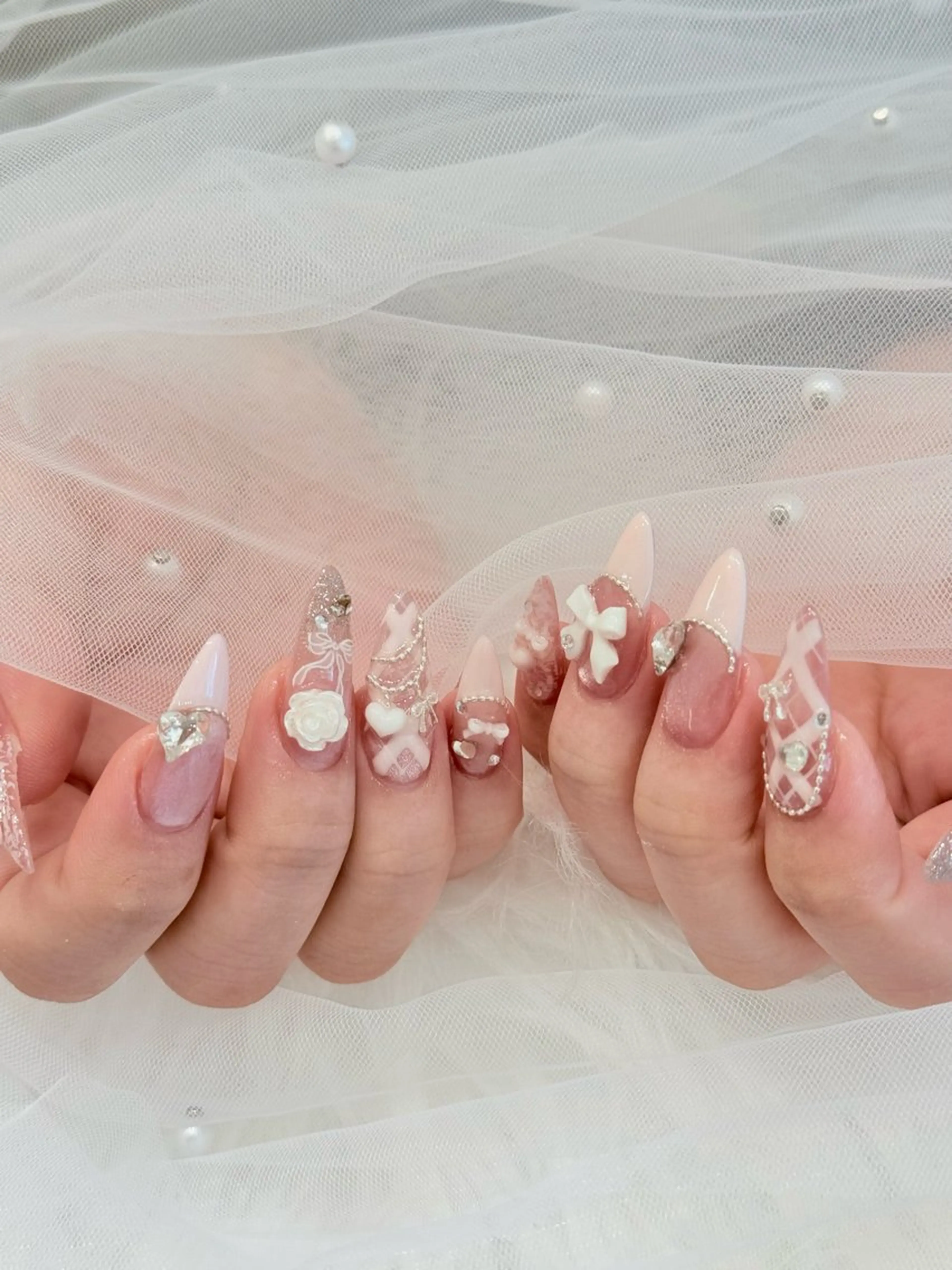 ネイル チークネイル ドット フレンチネイル グラデーション ハート ハンドネイル ハンドケア Nihonthy Nail 新宿のネイルデザイン