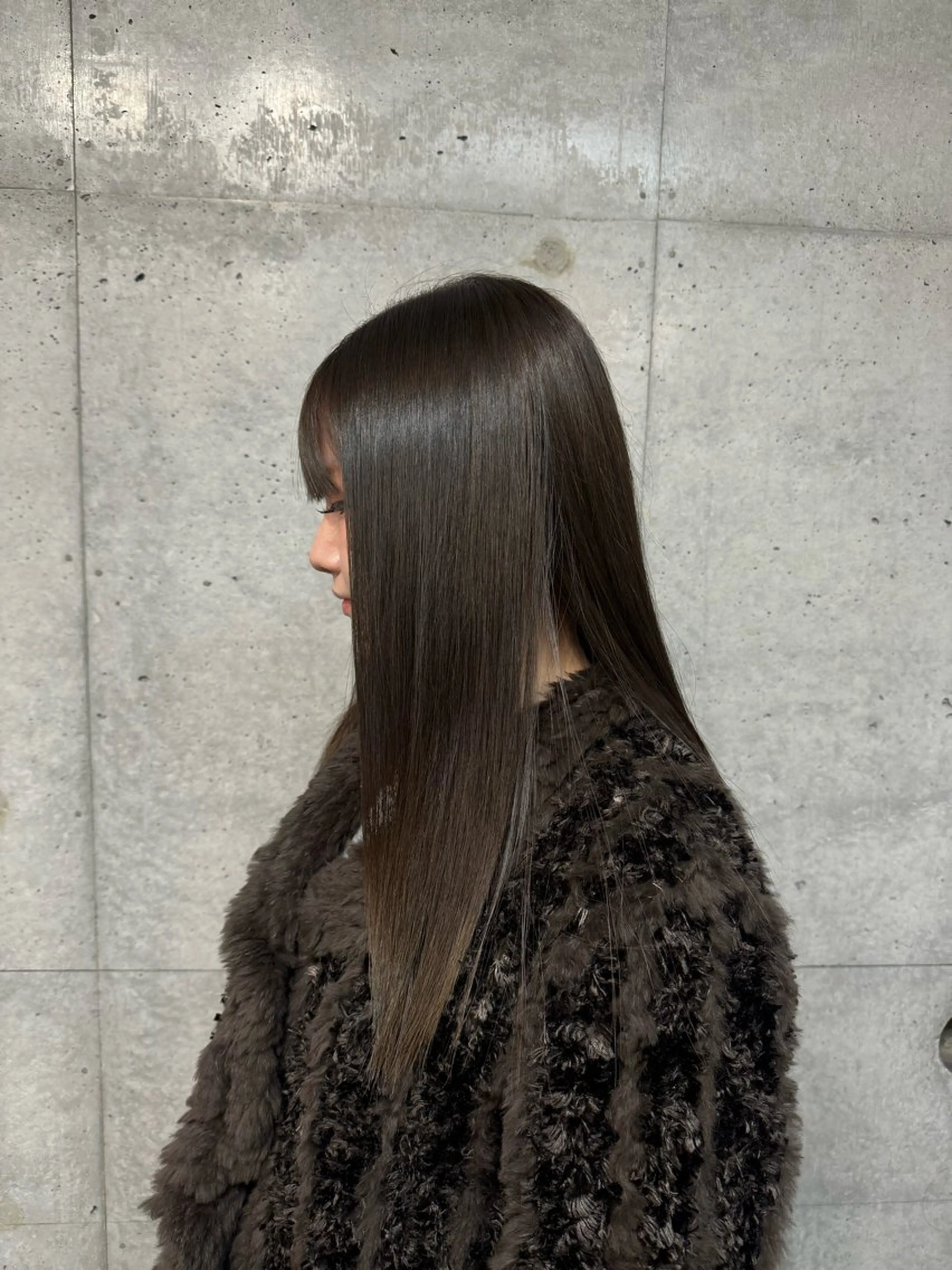 カラー 艶髪/ハイトーン モカのヘアスタイル