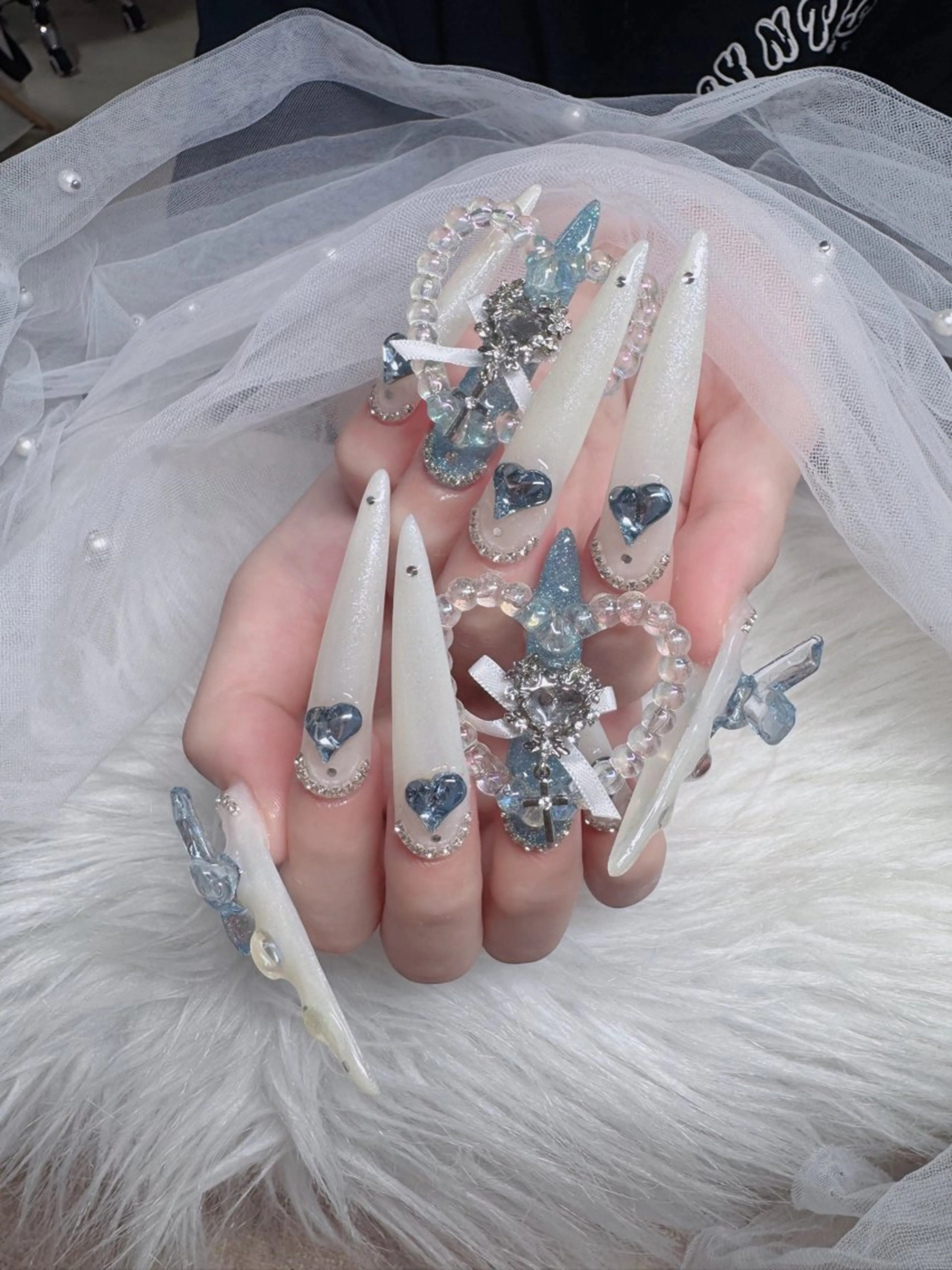 ネイル オーロラネイル フレンチネイル ジェルネイル ハロウィン キラキラネイル ハンドネイル H.baby Nail Salonのネイルデザイン