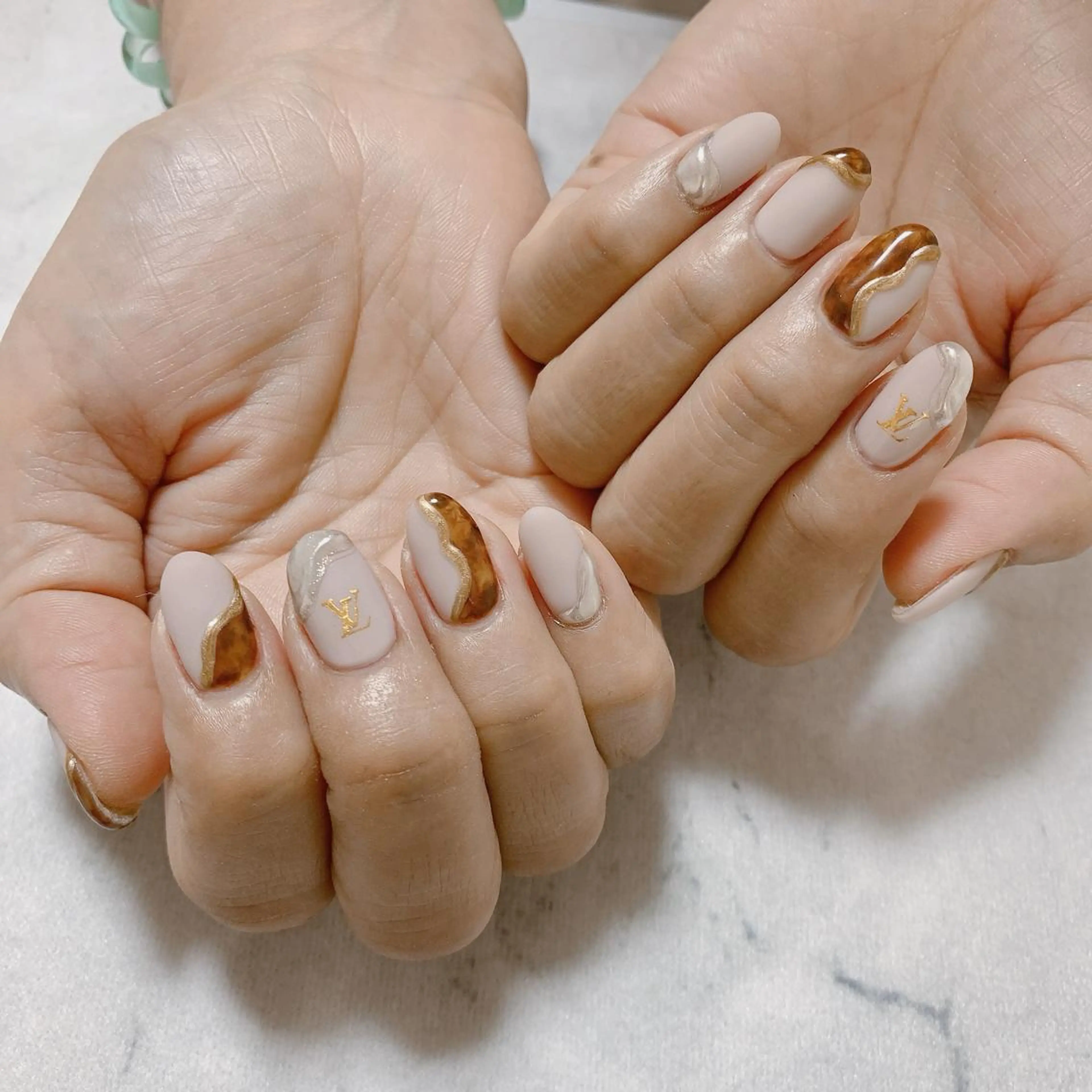 ネイル べっ甲ネイル ニュアンスネイル Jeremy ♡ HARUKAのネイルデザイン