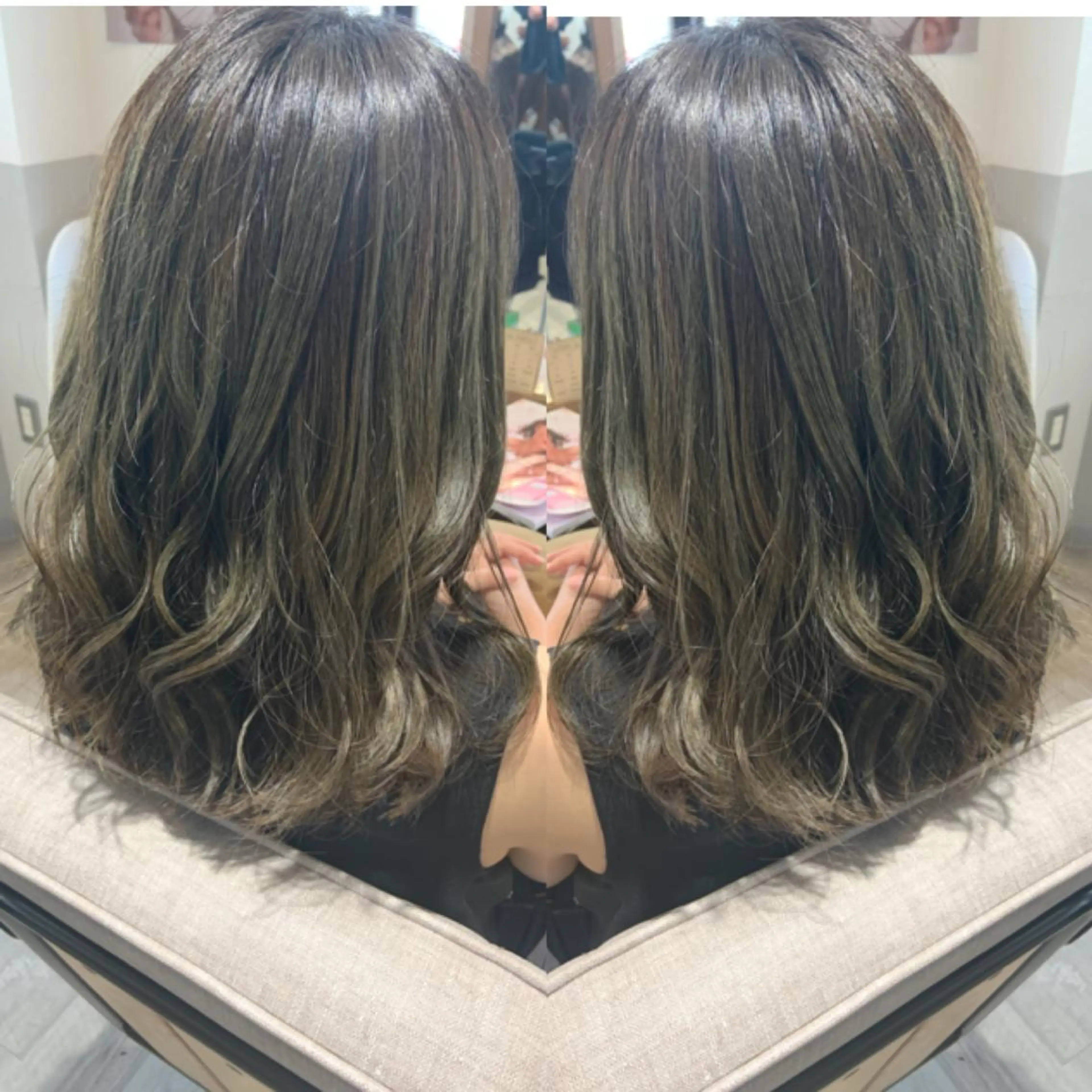 ミディアム カラー ヘアアレンジ 透明感カラー グレージュ イルミナカラー カーキグレージュ 韓国hair🦋 Nanaのヘアスタイル