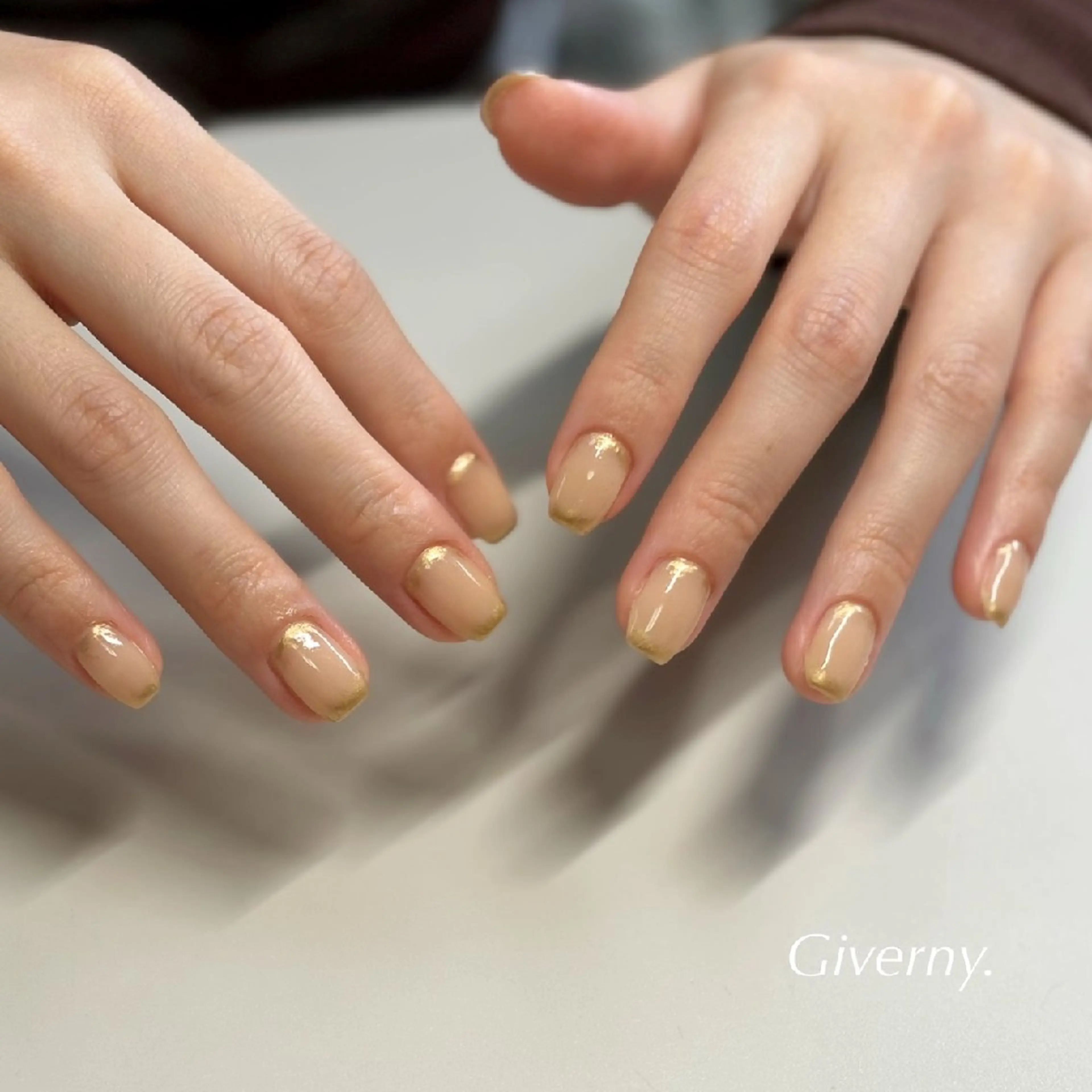 ネイル ミラーネイル ニュアンスネイル ハンドネイル Giverny .のネイルデザイン