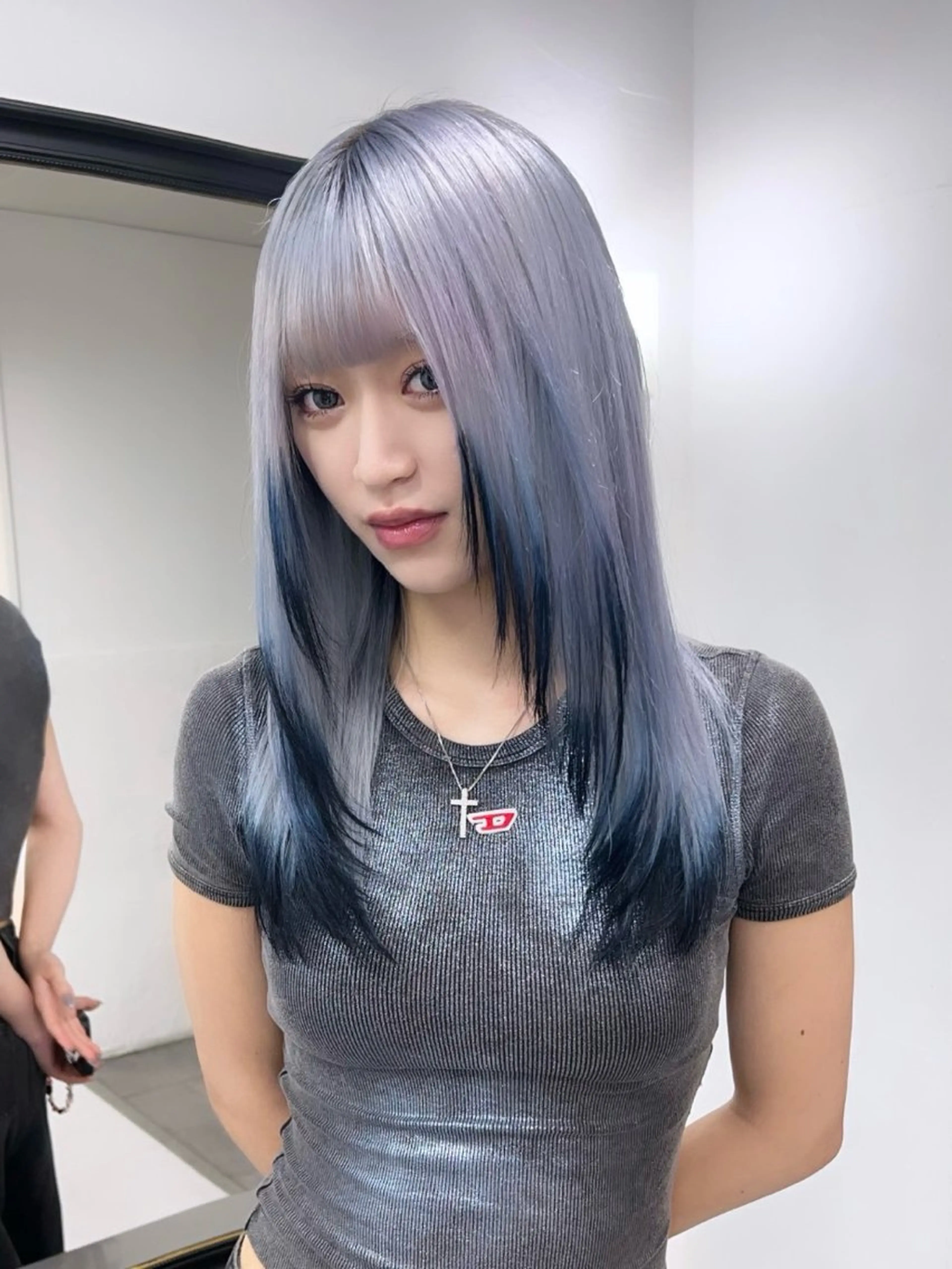 セミロング カラー 艶ハイトーンブリーチ 🌈小林侑雅のヘアスタイル