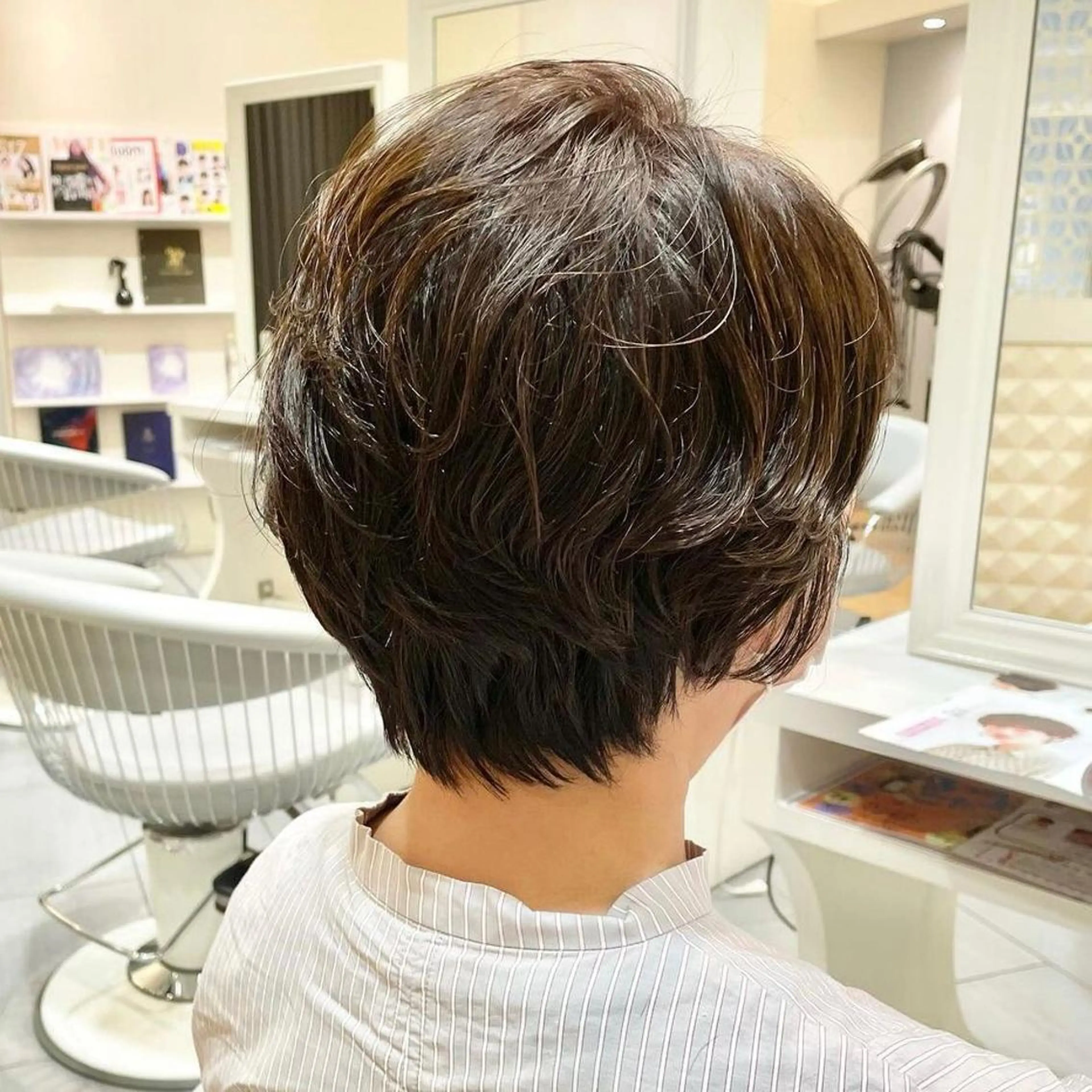 ショート カラー パーマ ヘアアレンジ ショートヘア コテ巻きパーマ 阪上 沙織のヘアスタイル