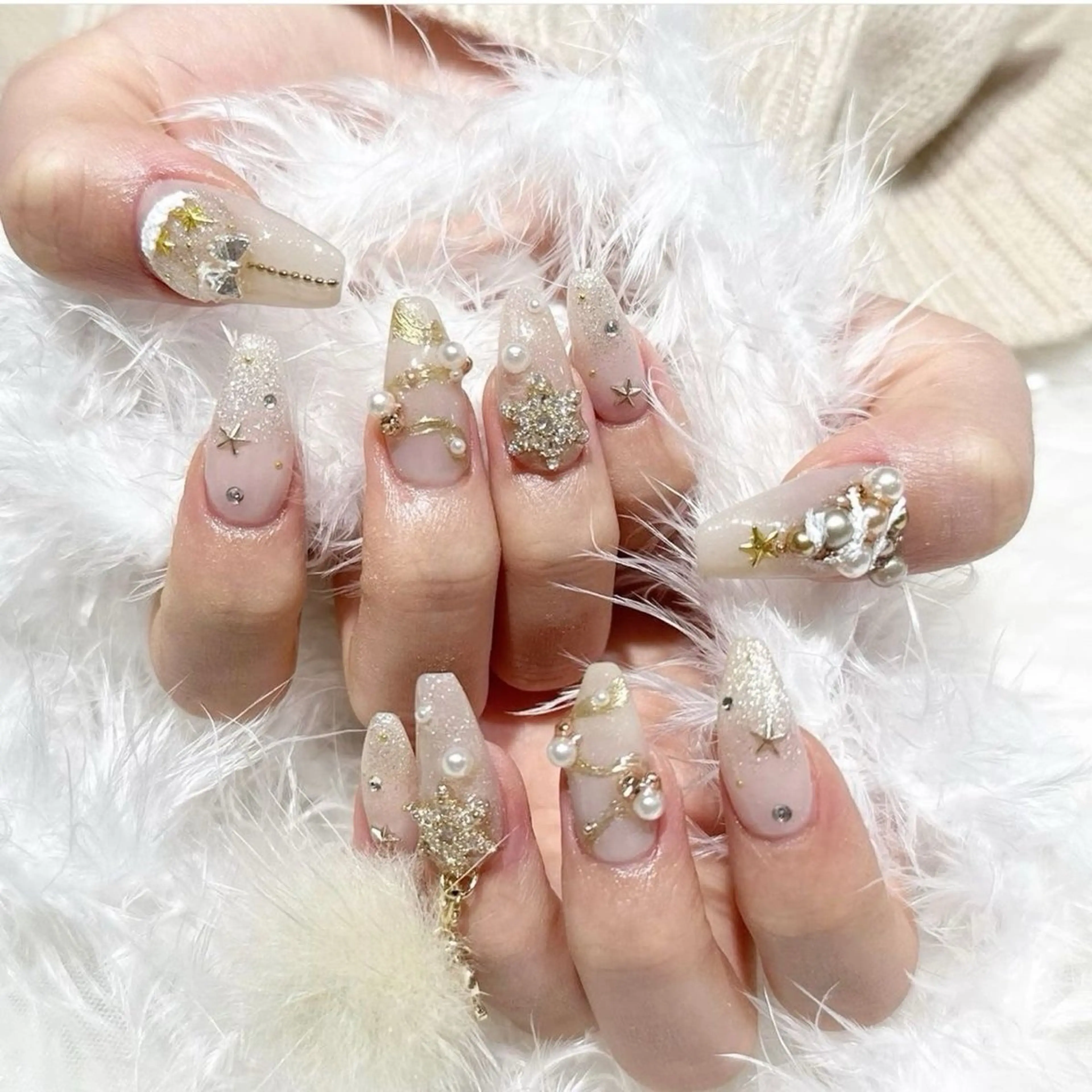 ネイル マグネットネイル ピンク ネイルチップ 冬ネイル クリスマス ハンドネイル Lee Nailsのネイルデザイン