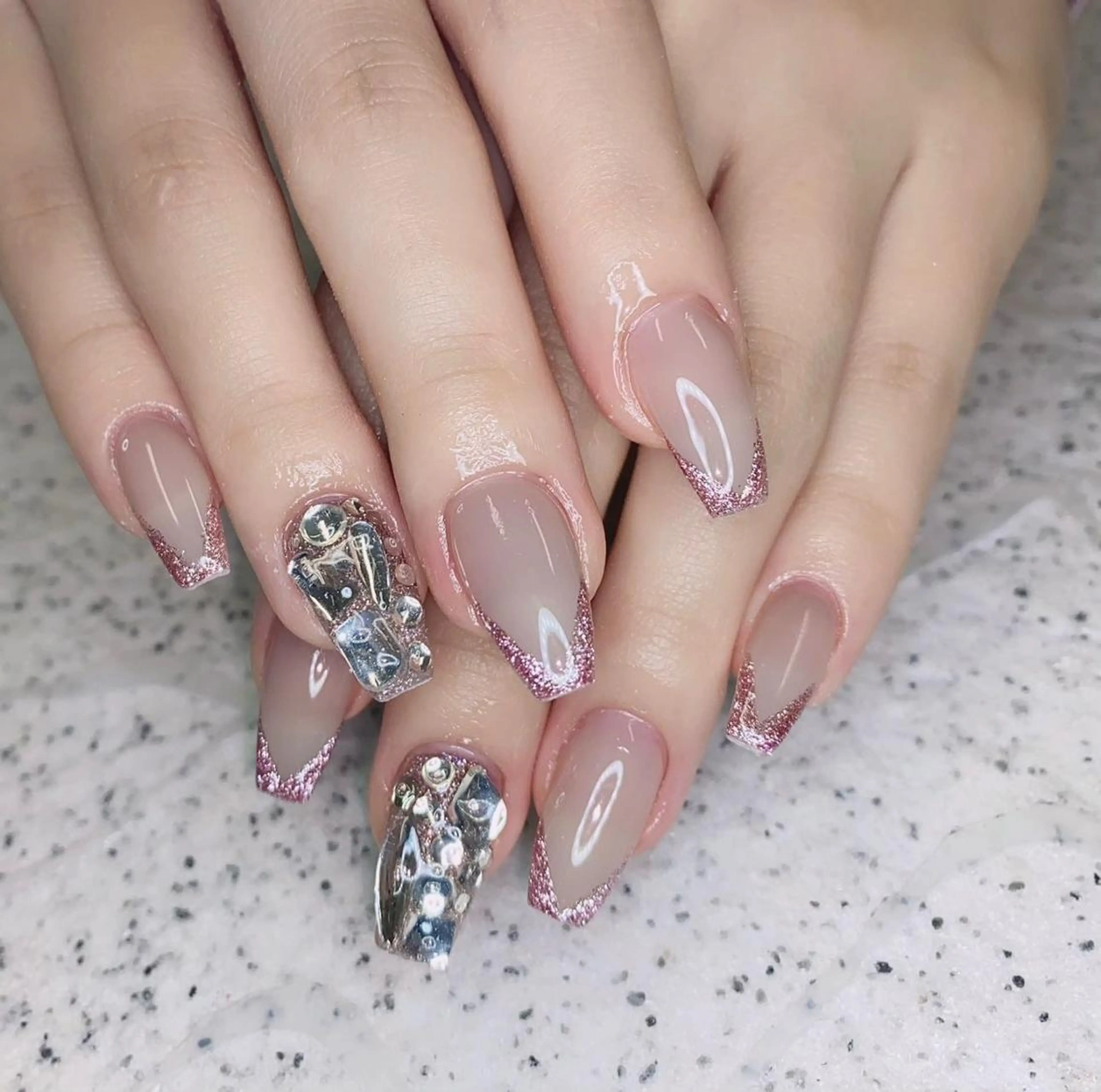 ネイル アートネイル 長さ出し スカルプネイル Queens ciciのネイルデザイン