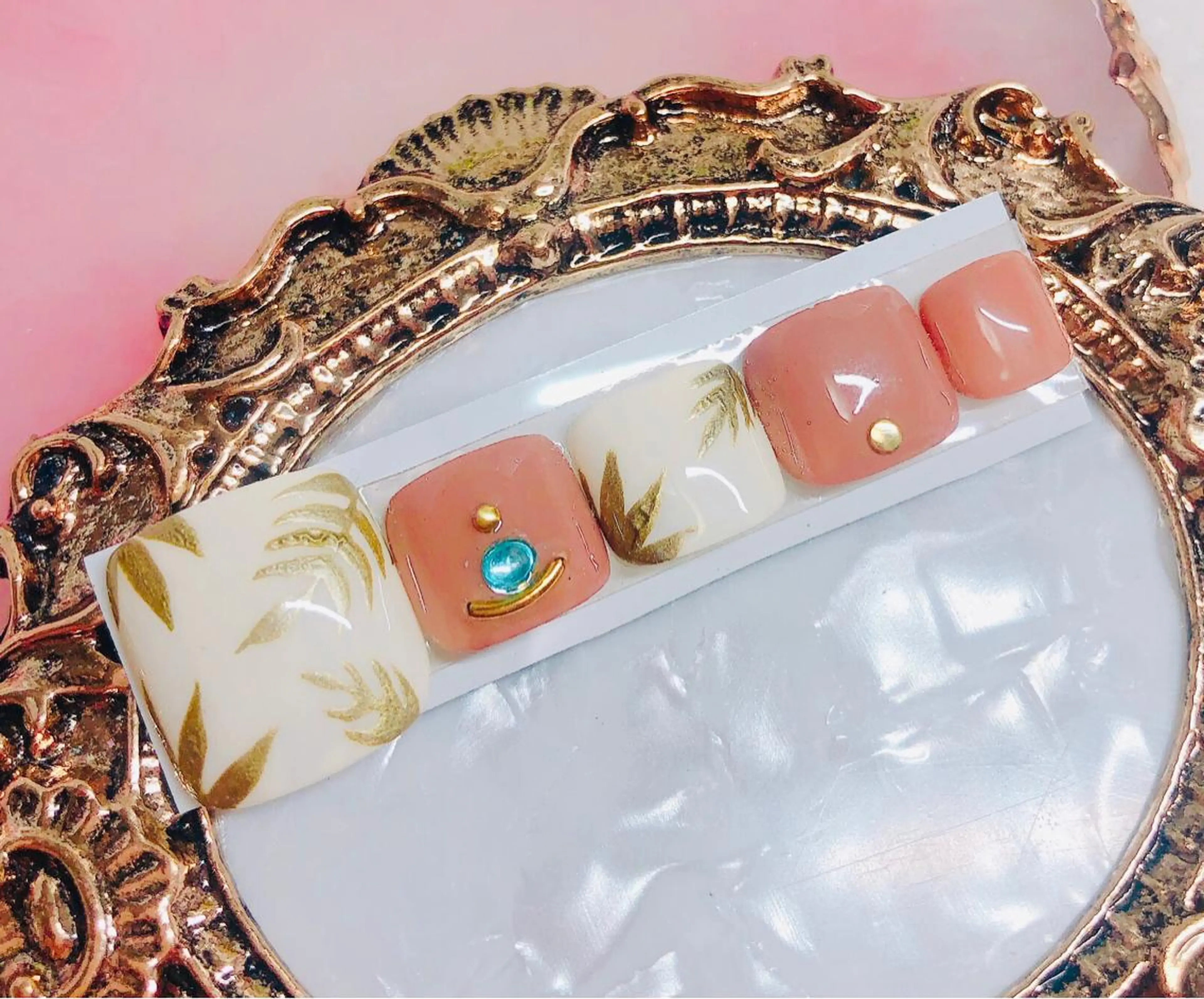 ネイル フットネイル フットネイル CROWN プライベートサロンのネイルデザイン